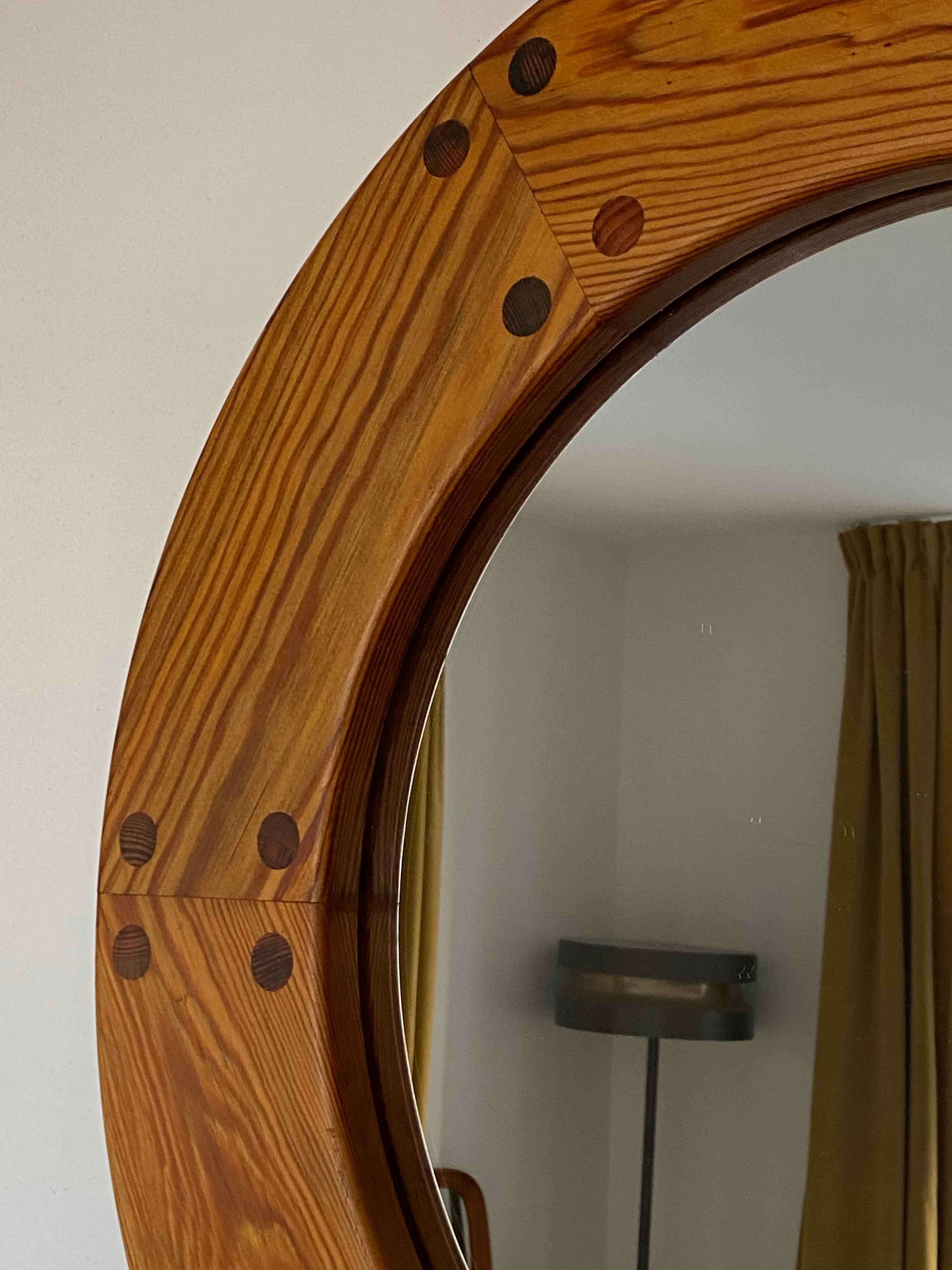 Uno Kristiansson, Round Wall Mirror, Solid Pine, Luxus, Sweden, 1960s In Good Condition In High Point, NC