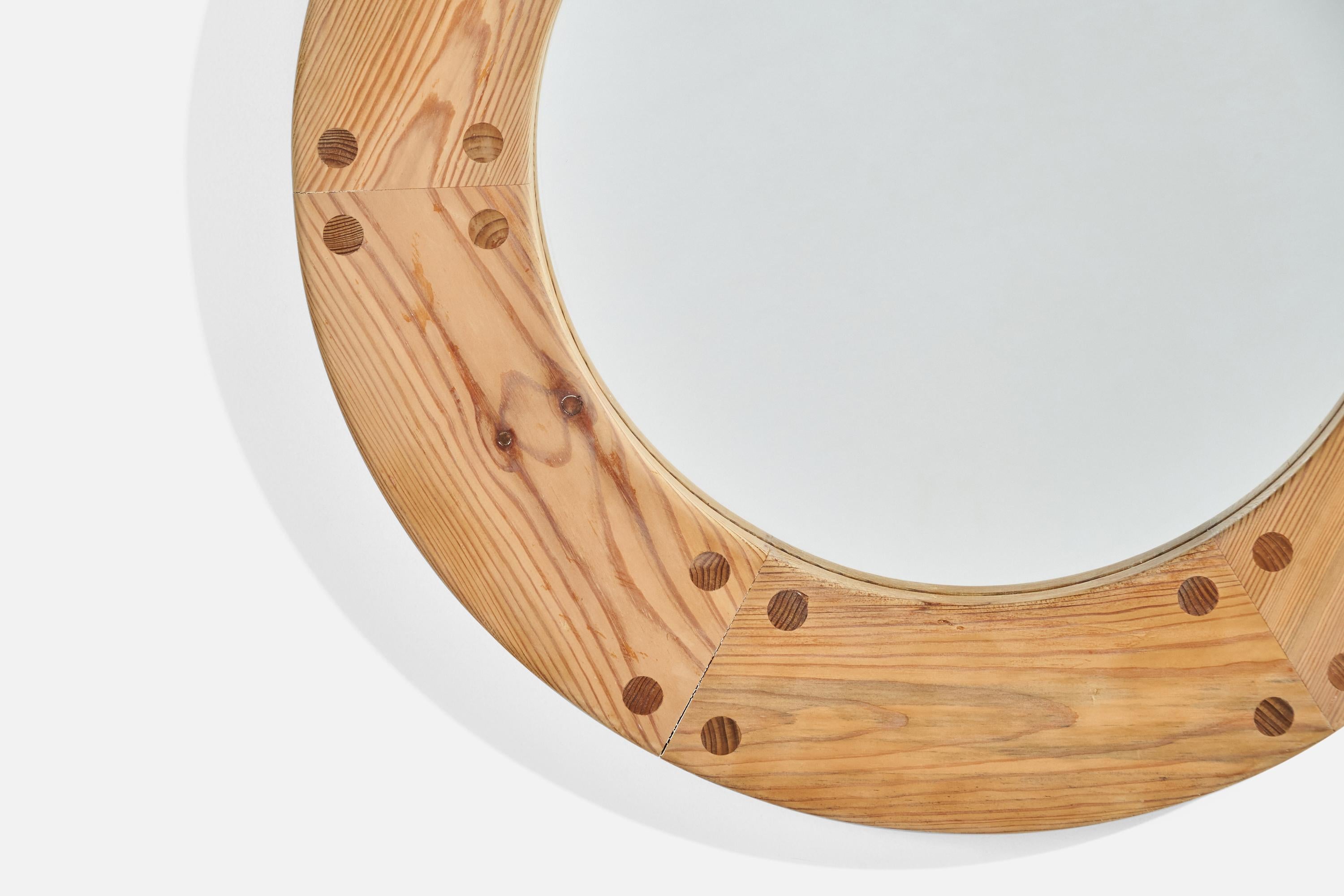 Milieu du XXe siècle Uno Kristiansson, miroir mural rond en pin massif, Luxus, Suède, années 1960 en vente