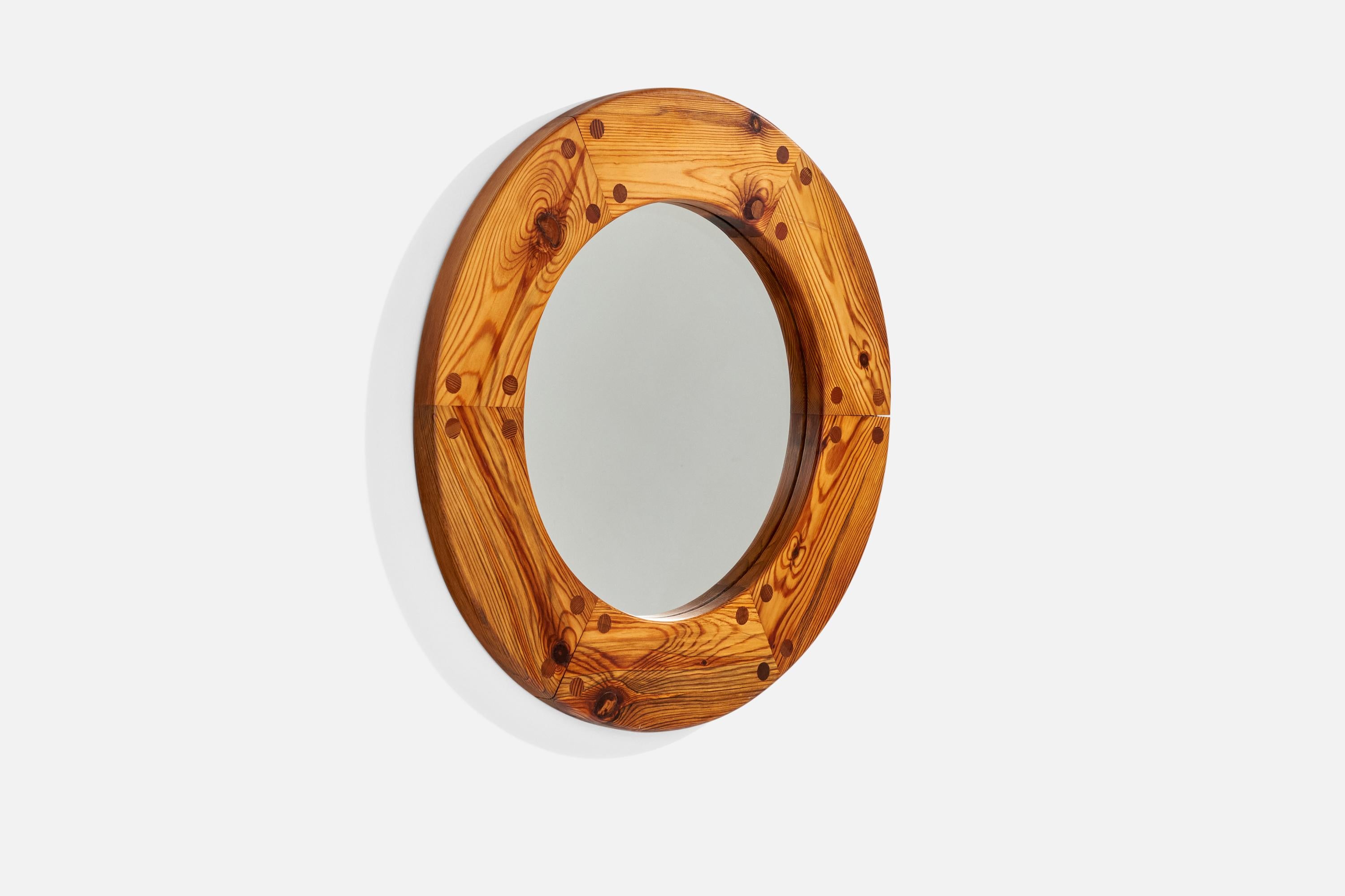 Uno Kristiansson, Runder Wandspiegel aus massivem Kiefernholz, Luxus, Schweden, 1960er Jahre (Moderne der Mitte des Jahrhunderts) im Angebot