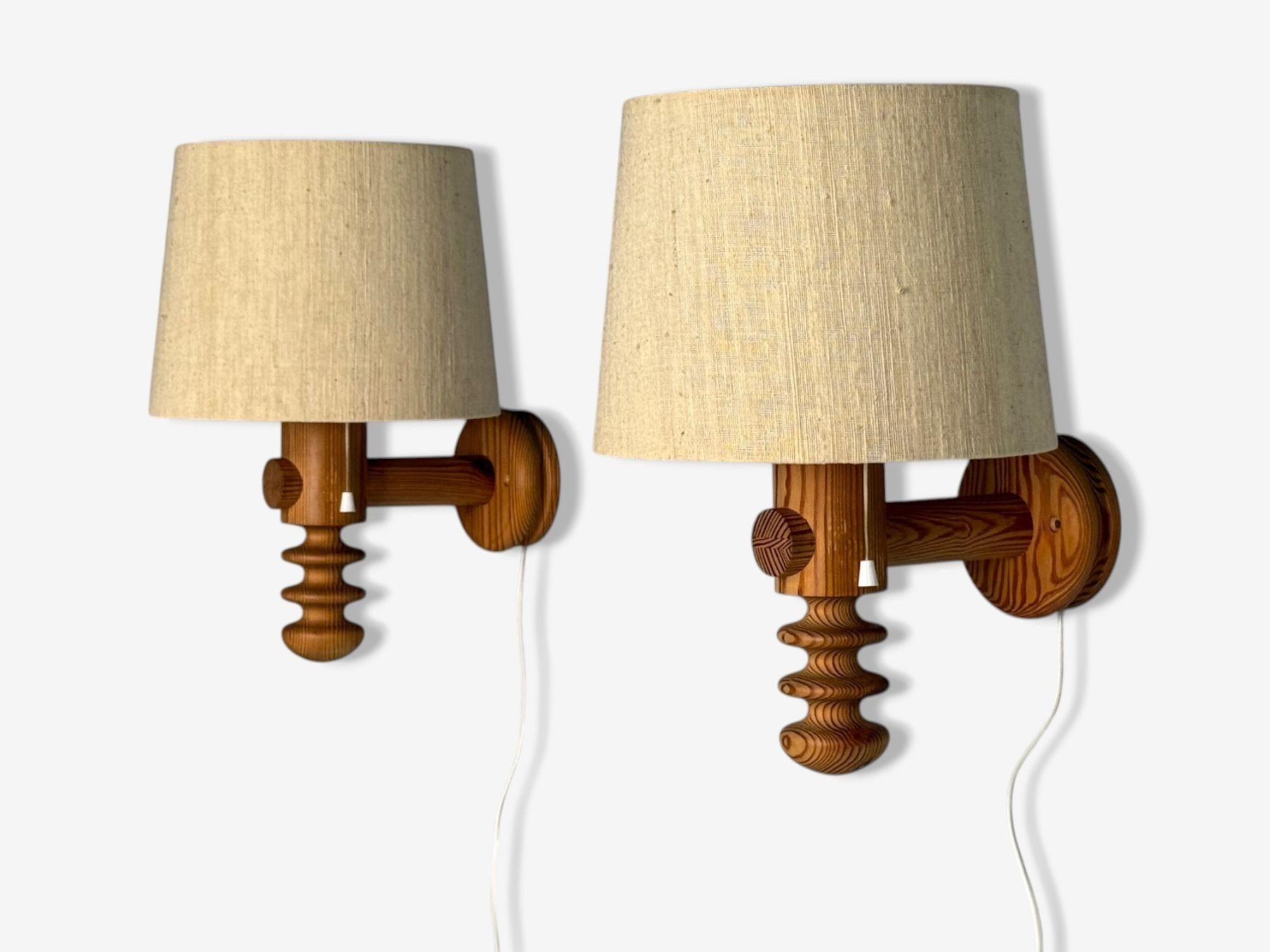 Uno Kristiansson, Swedish Modern, Pine, Fabric, Large Wall Lights, Sweden, 1970s

Large pair of Swedish modern pine wall lights designed by Uno and Östen Kristiansson and produced by Luxus in Sweden circa 1970s. Each example has it's original