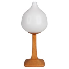 Uno Kristiansson lampe de bureau en chêne et verre opale, Suède, 1970