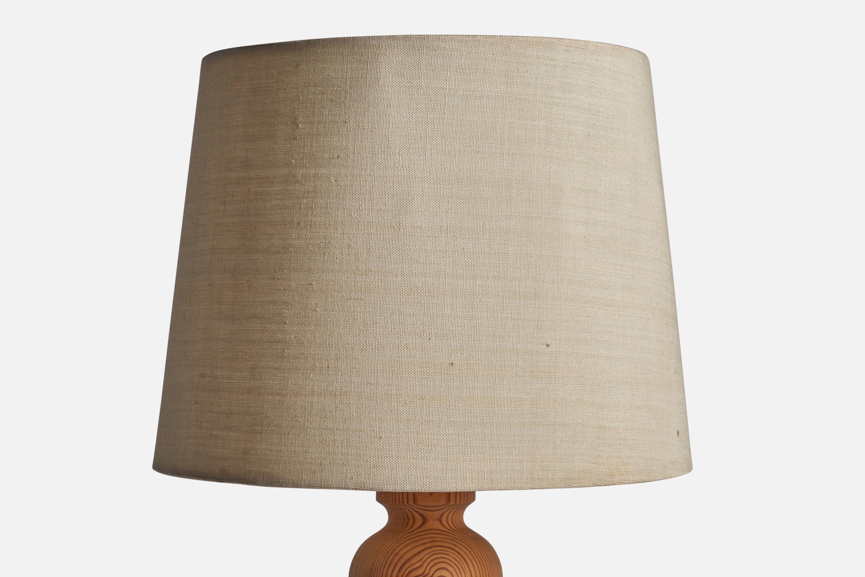 Uno Kristiansson, Table Lamp, Pine, Fabric, Sweden, 1960s In Good Condition For Sale In High Point, NC