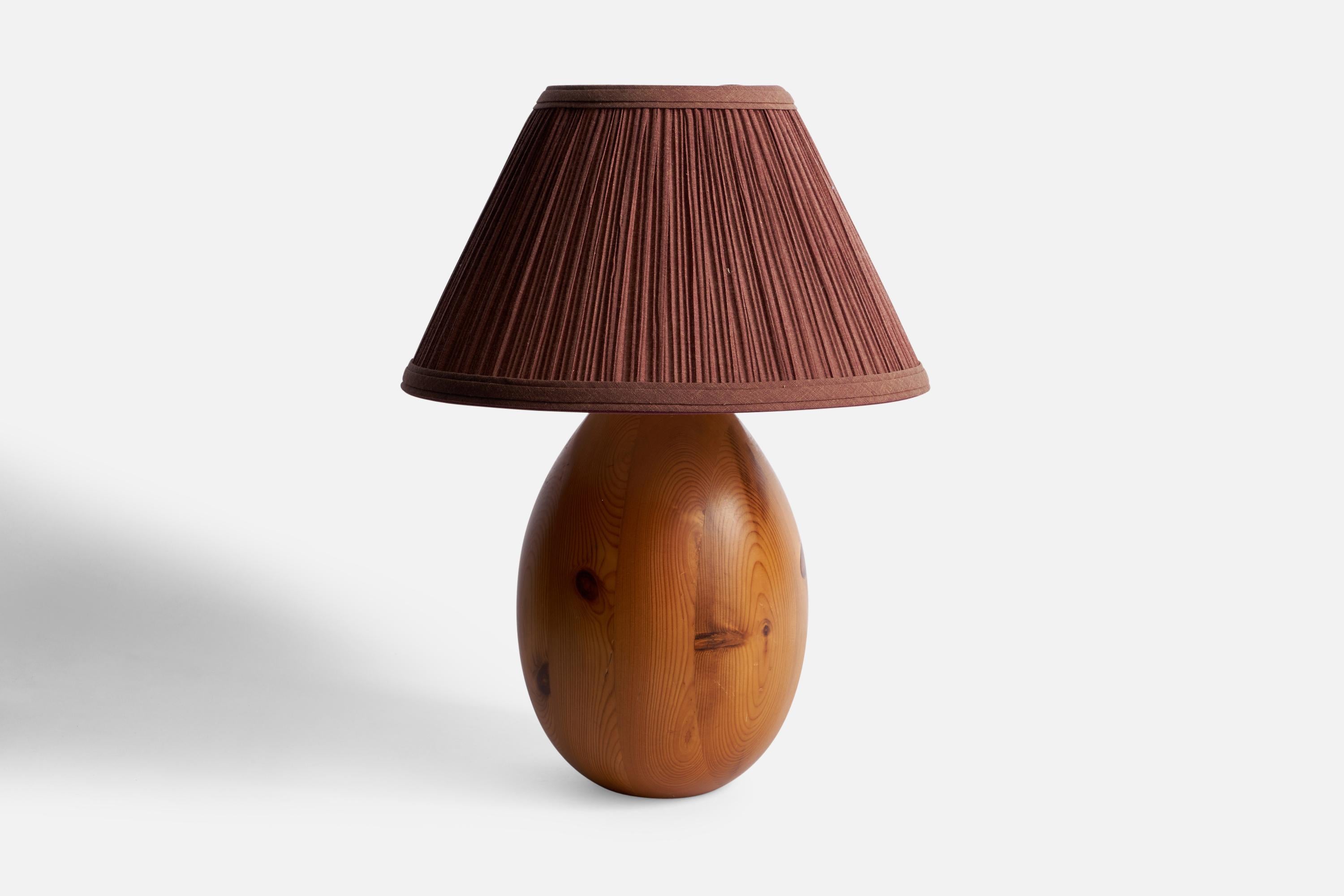 A pine and purple fabric table lamp designed by Uno Kristiansson and produced by Luxus, Sweden, 1970s.