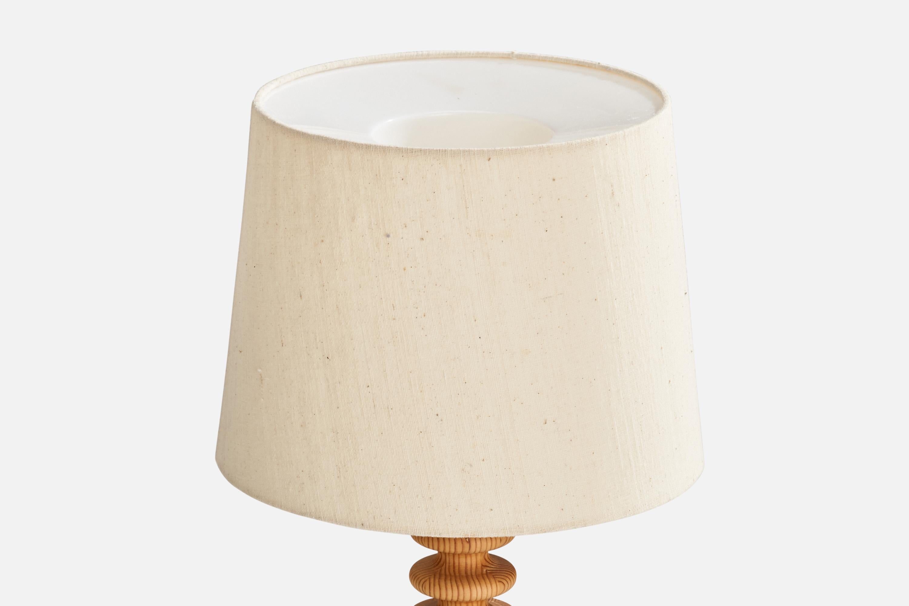 Uno Kristiansson, Table Lamp, Pine, Fabric, Sweden, 1970s In Good Condition For Sale In High Point, NC