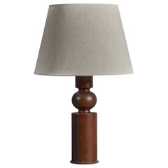 Uno Kristiansson, Tischlampe, gedrechselt, massive gebeizte Kiefer, Luxus, Schweden, 1970er Jahre