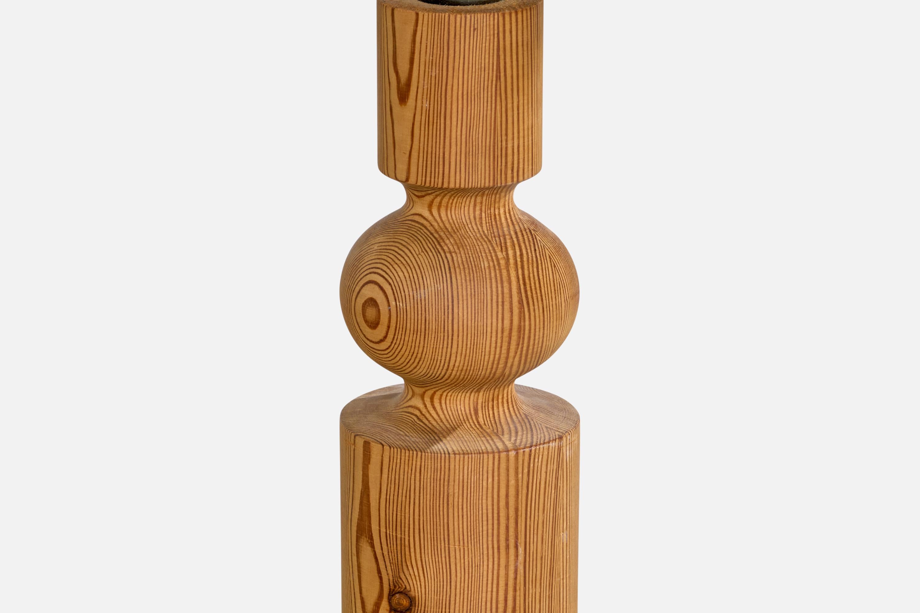 Uno Kristiansson, lampe de bureau en pin, Suède, années 1970 Bon état - En vente à High Point, NC