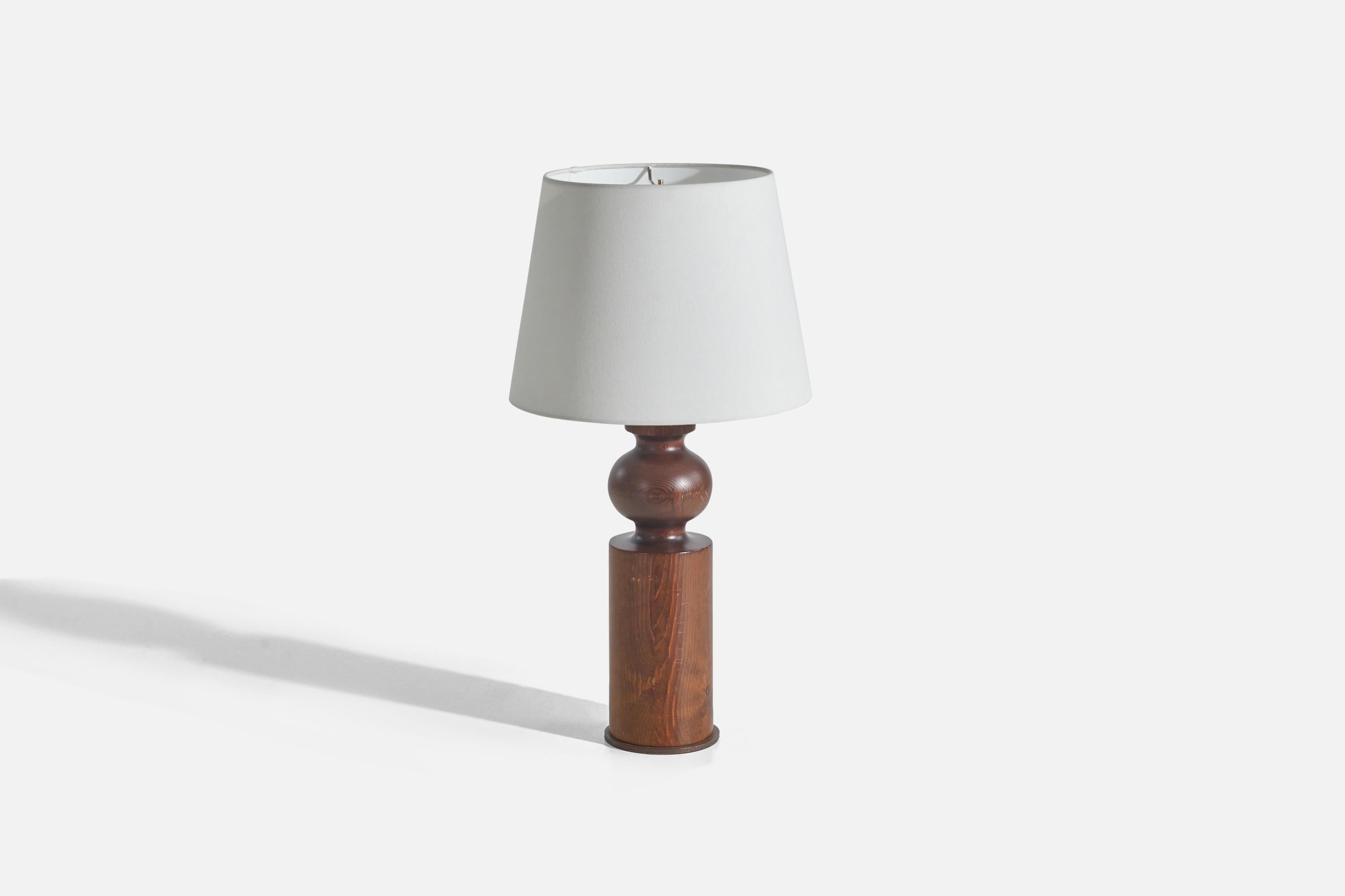 A solid pine table lamp designed by Uno Kristiansson and produced by Luxus, Sweden, 1960s.

Sold without lampshade(s)
Dimensions of lamp (inches) : 17.25 x 4.71 x 4.71 (Height x Width x Depth)
Dimensions of shade (inches) : 9 x 12 x 9 (Top
