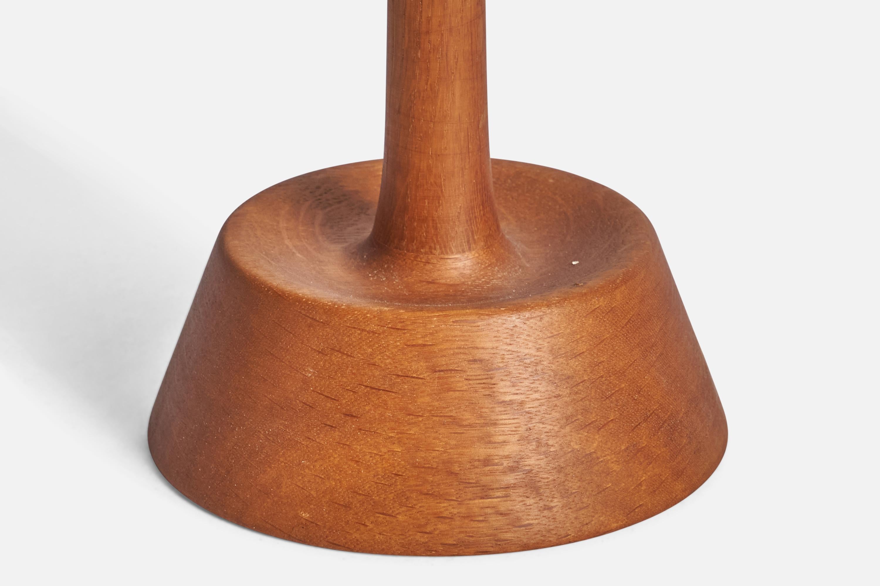 Uno Kristiansson, Table Lamp, Teak, Sweden, 1960s In Good Condition For Sale In High Point, NC