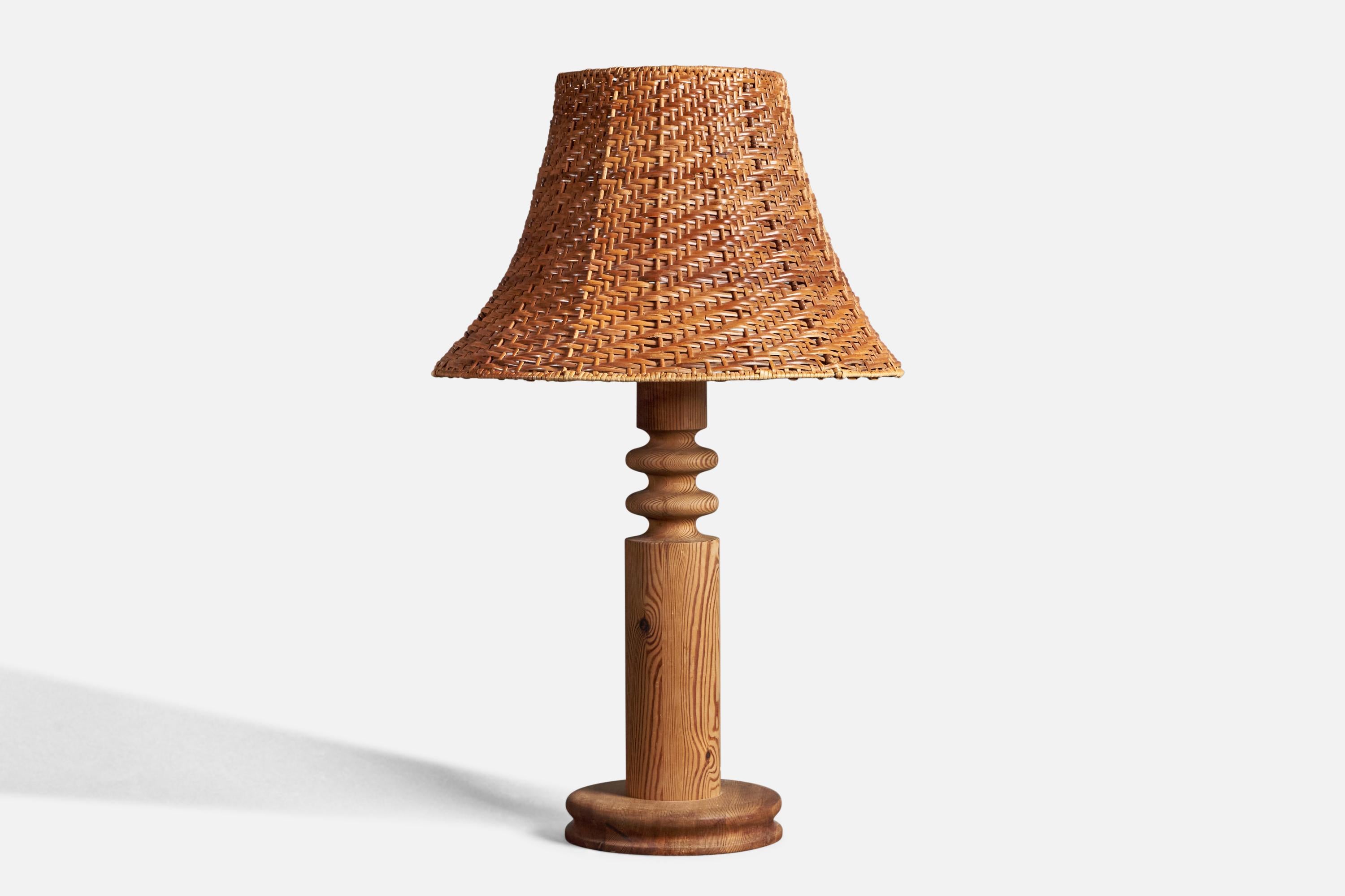 Uno Kristiansson, Table Lamp, Turned Solid Pine, Luxus, Sweden, 1960s In Good Condition For Sale In High Point, NC