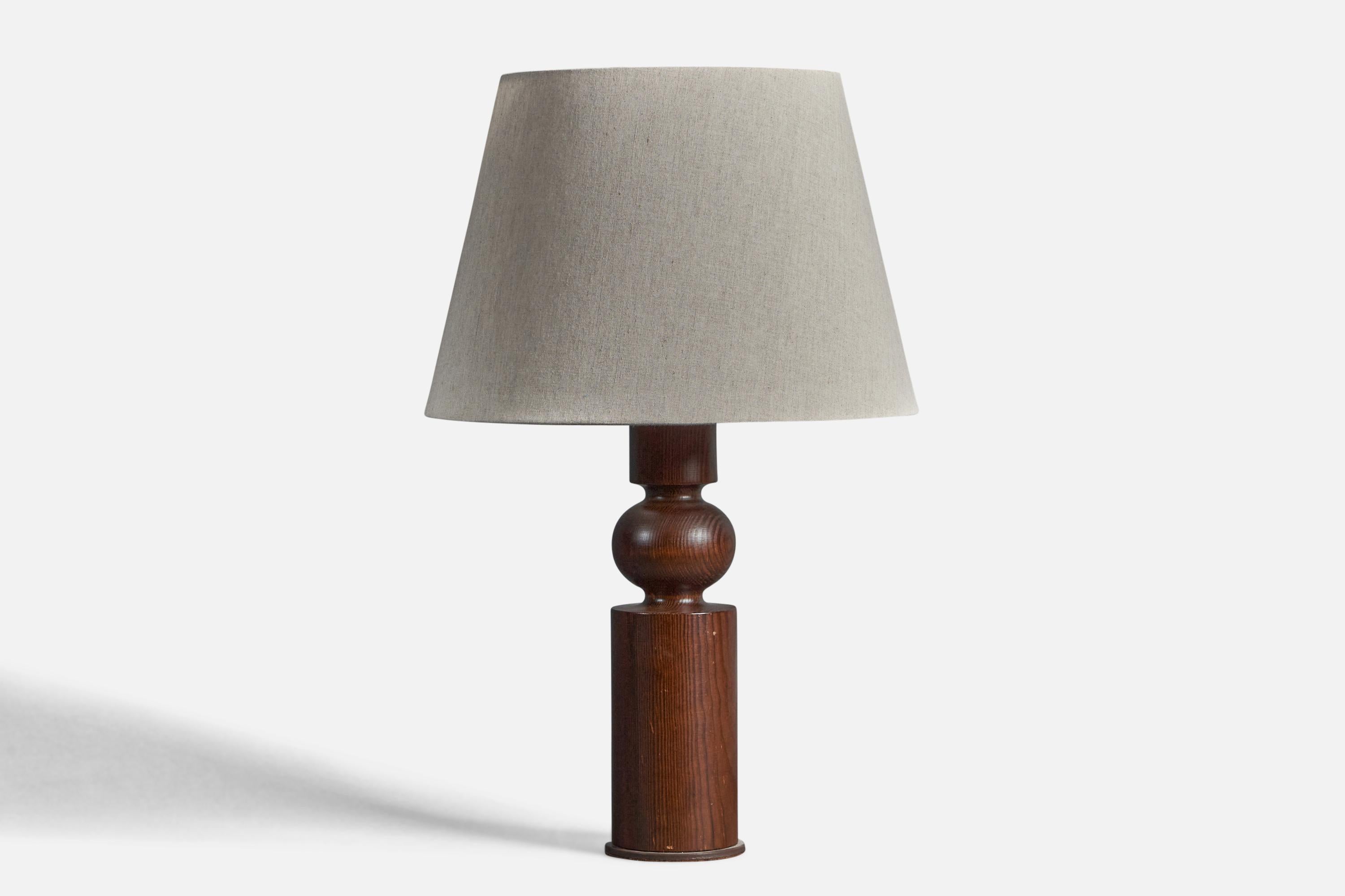 Uno Kristiansson, Table Lamp, Turned Solid Stained Pine, Luxus, Sweden, 1970s In Good Condition For Sale In High Point, NC