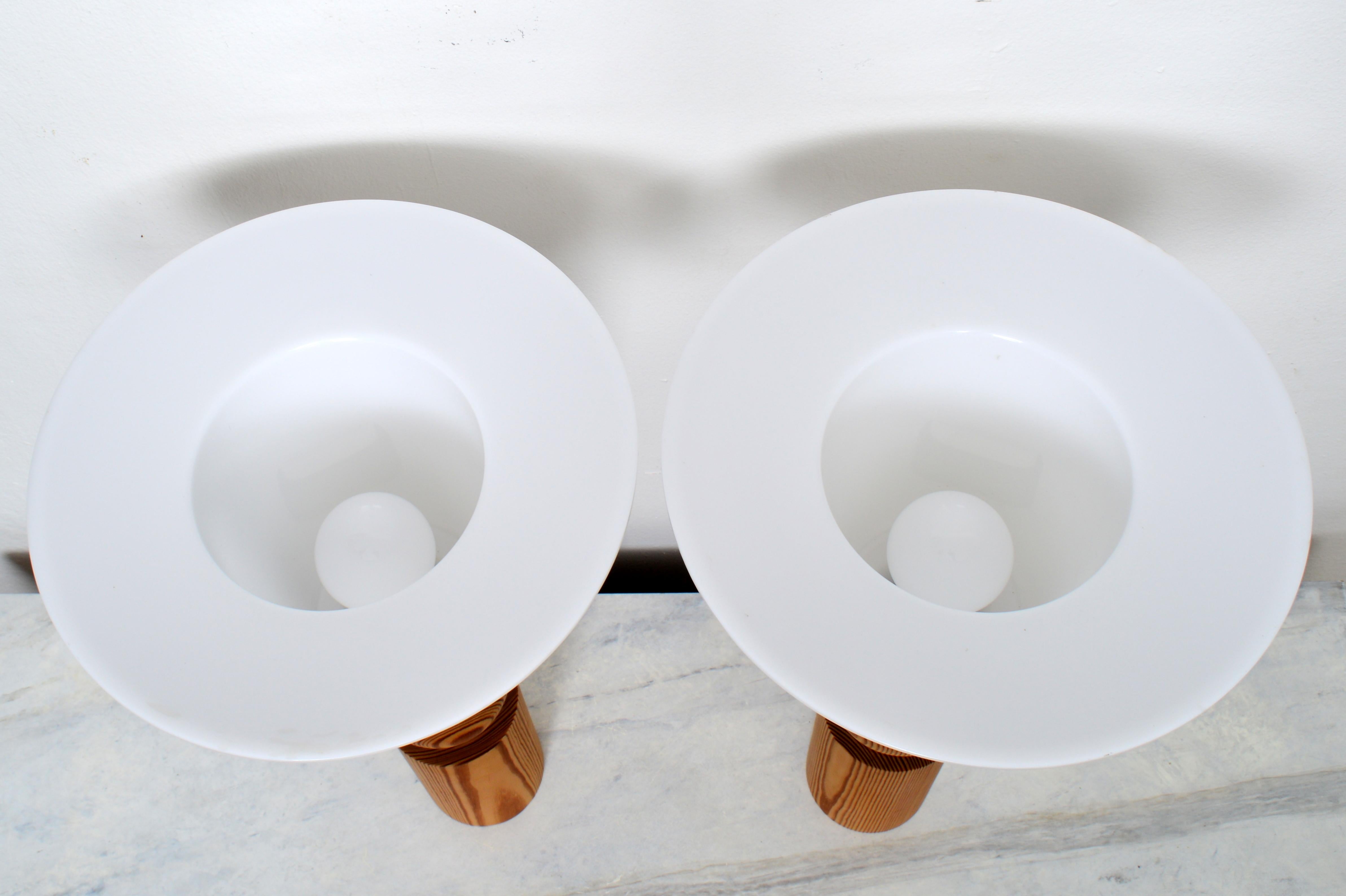 Suédois Uno Kristiansson lampes de bureau en pin massif tourné, Luxus Suède, années 1960 en vente