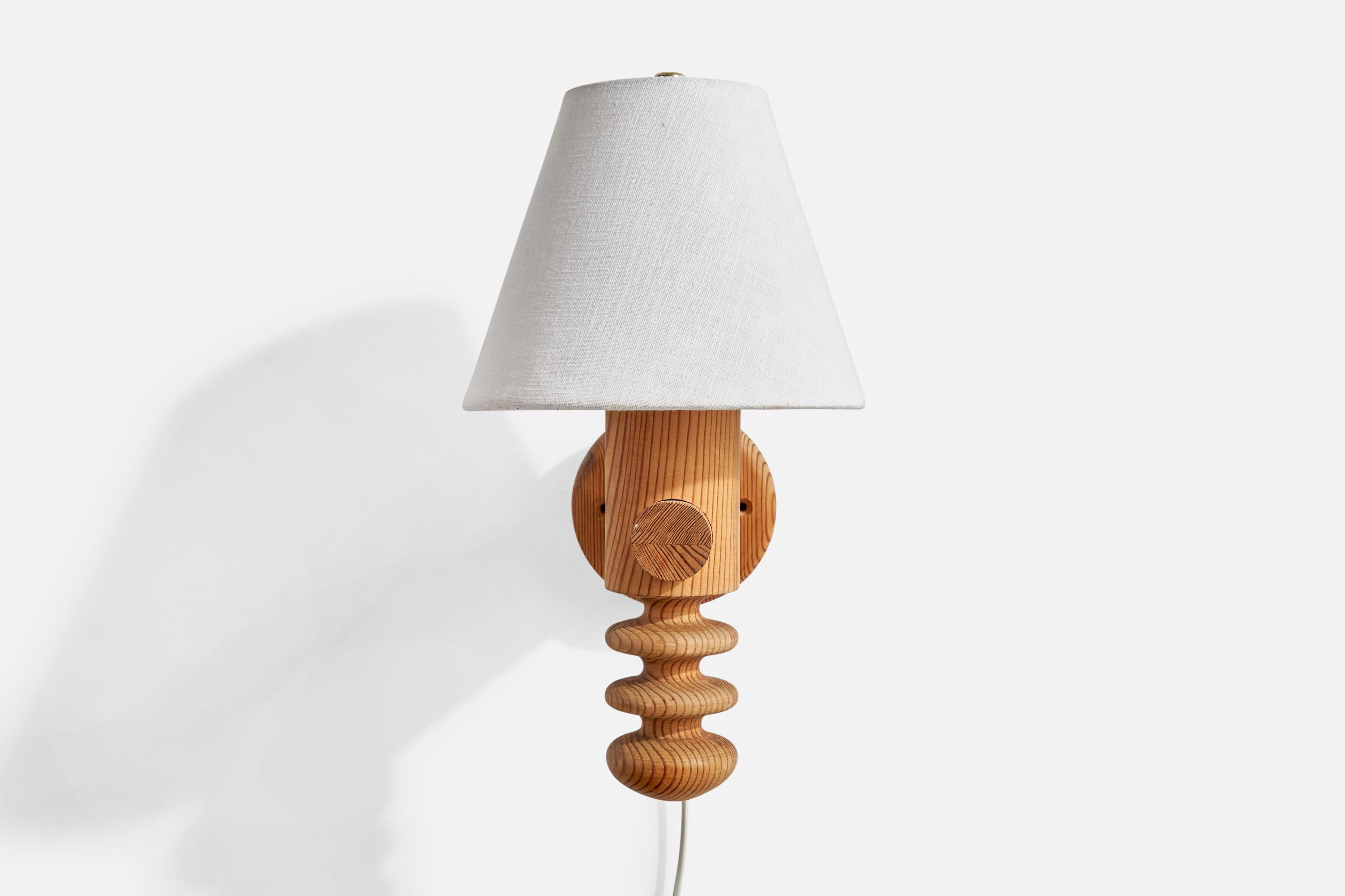Uno Kristiansson, Wall Light, Pine, Fabric, Sweden, 1970s Sueco en venta