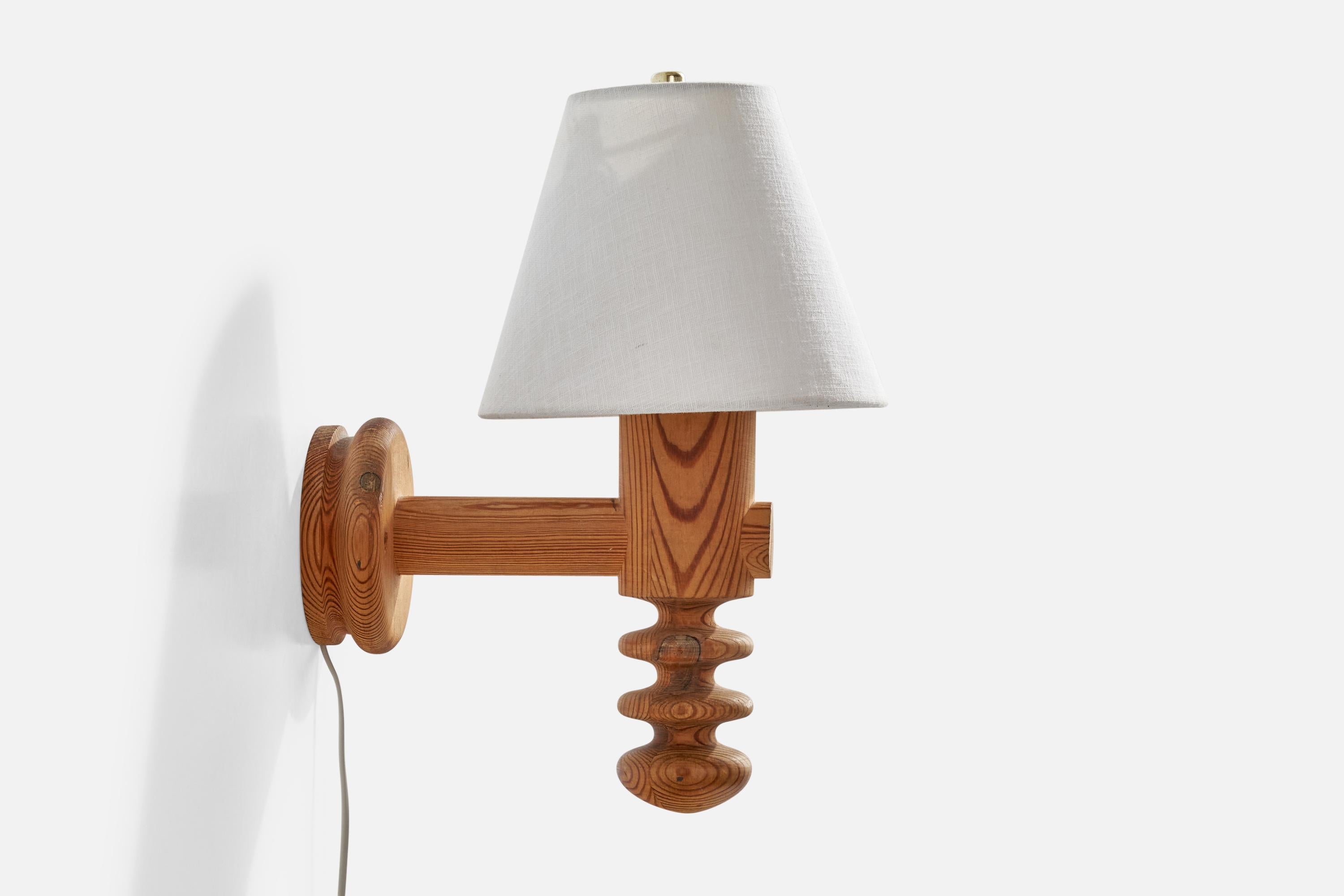 Uno Kristiansson, Wall Light, Pine, Fabric, Sweden, 1970s en Bueno estado para la venta en High Point, NC
