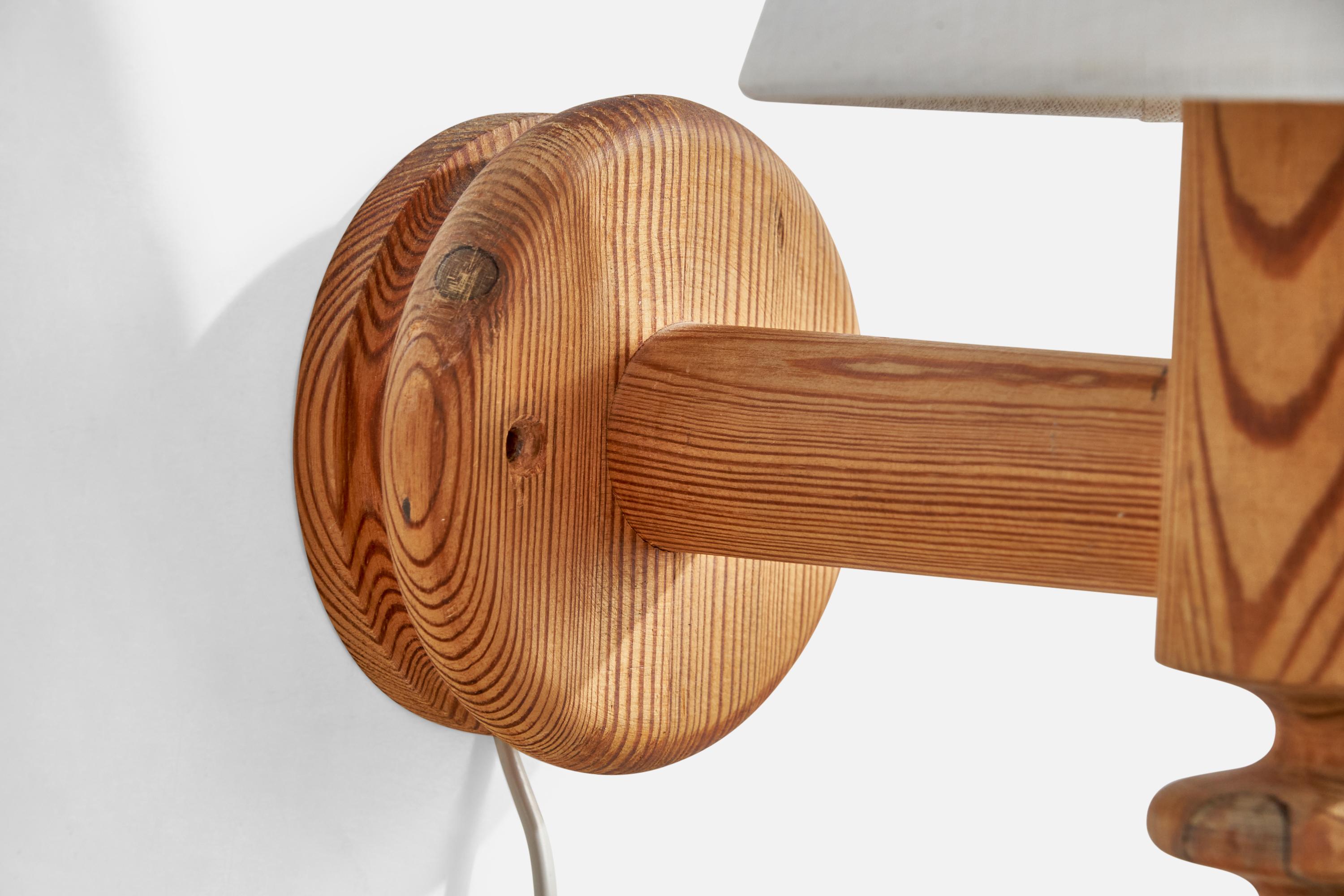 Uno Kristiansson, Wall Light, Pine, Fabric, Sweden, 1970s finales del siglo XX en venta