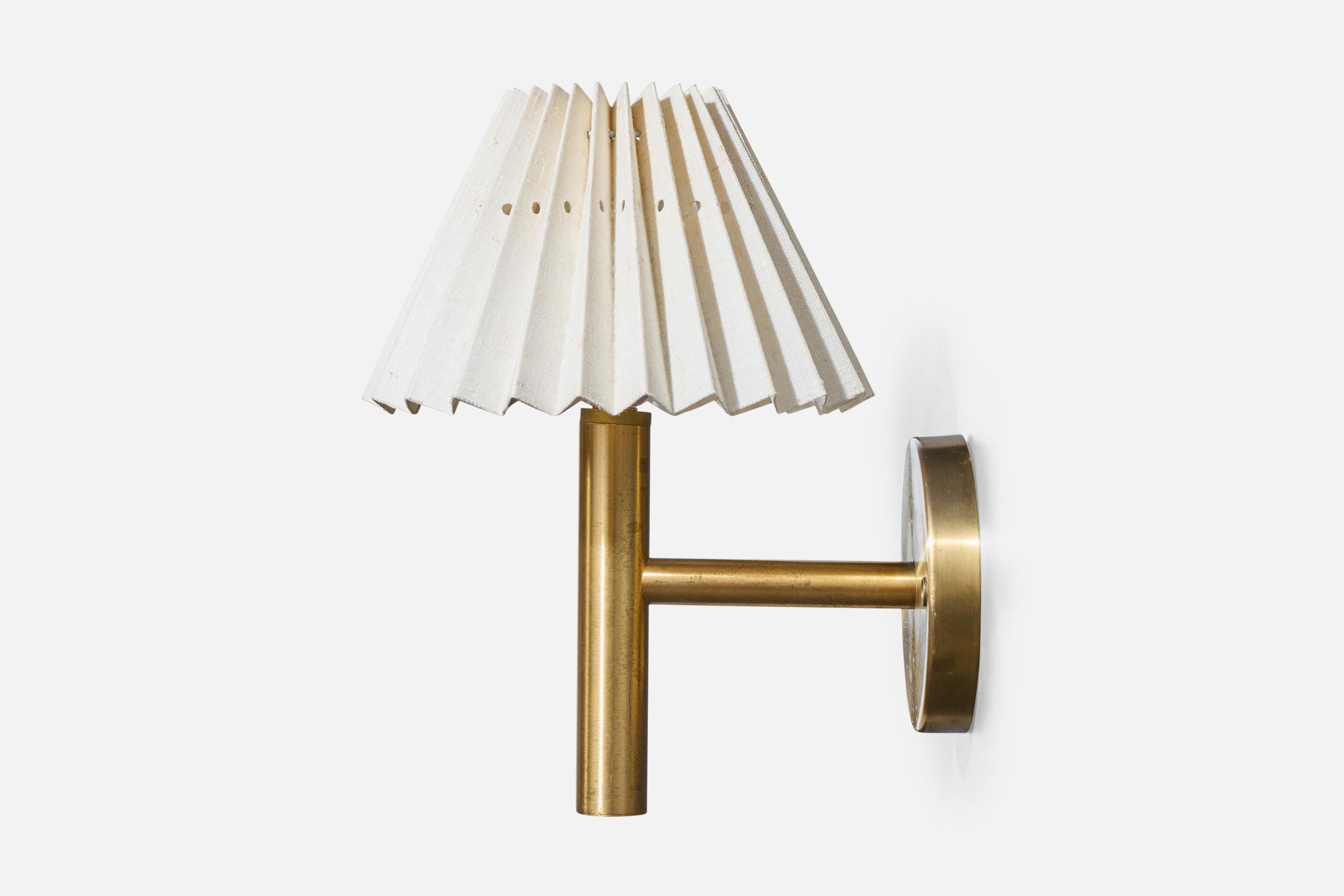 Laiton Uno Kristiansson, appliques, laiton, tissu, Suède, années 1960 en vente