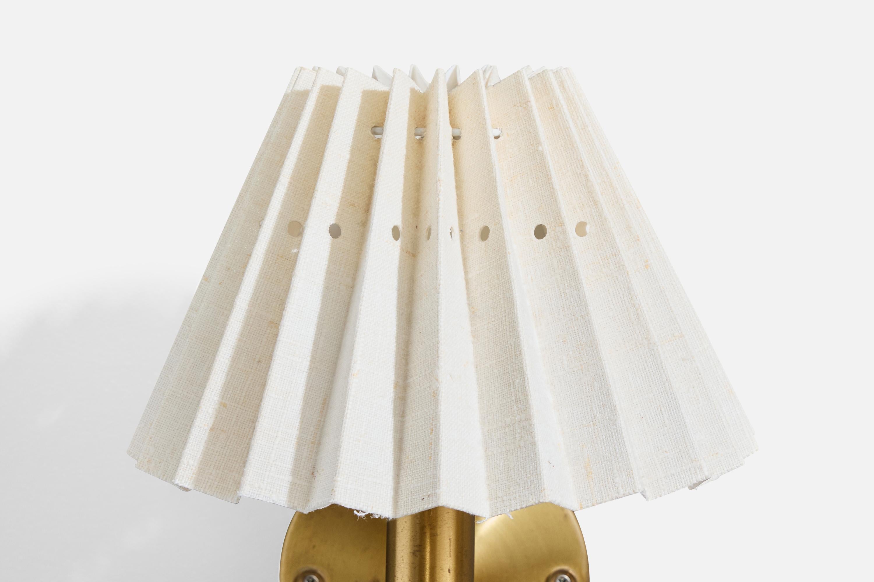 Uno Kristiansson, appliques, laiton, tissu, Suède, années 1960 en vente 3