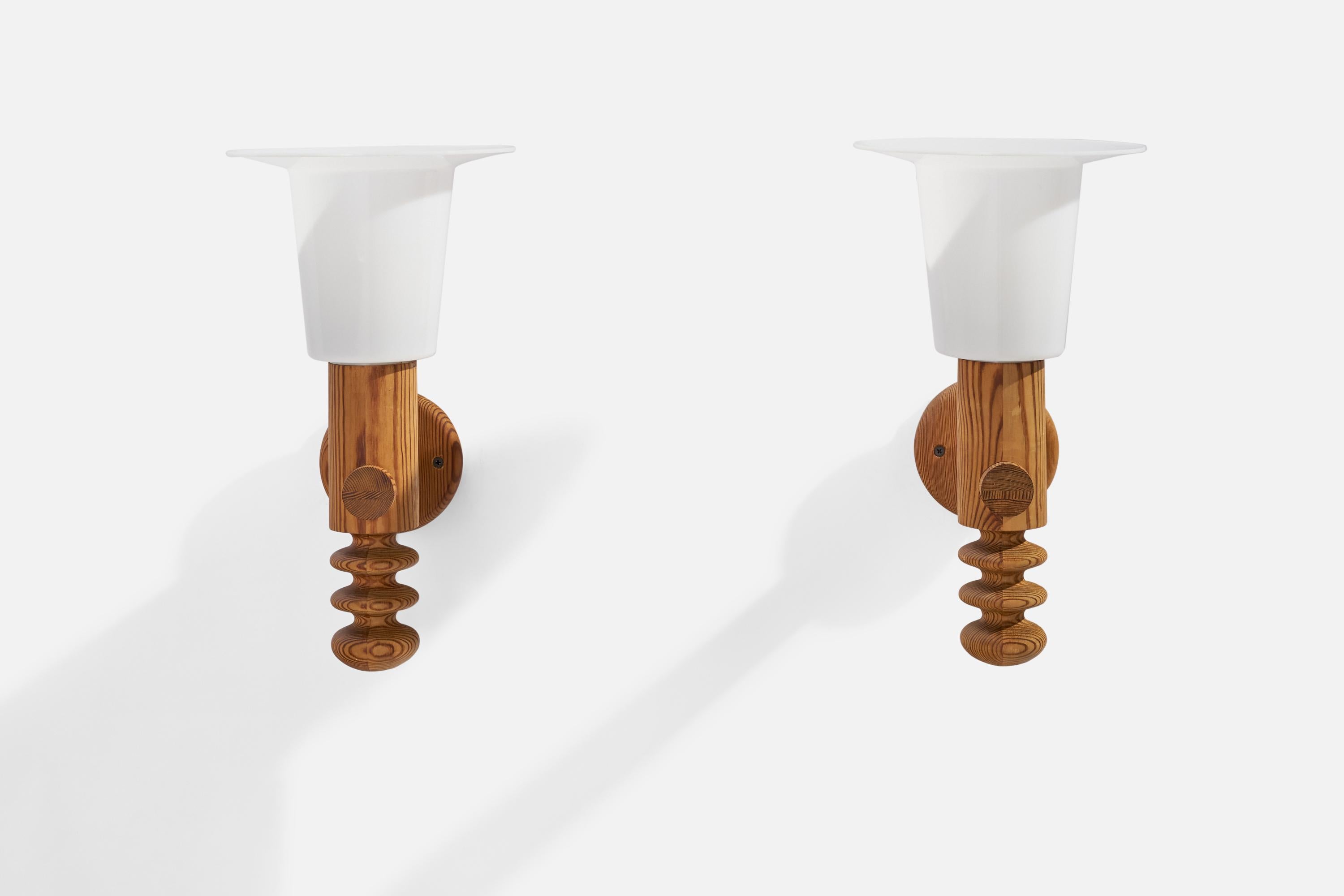 Scandinavian Modern Uno Kristiansson, Wall Lights, Pine, Acrylic, Sweden, 1970s