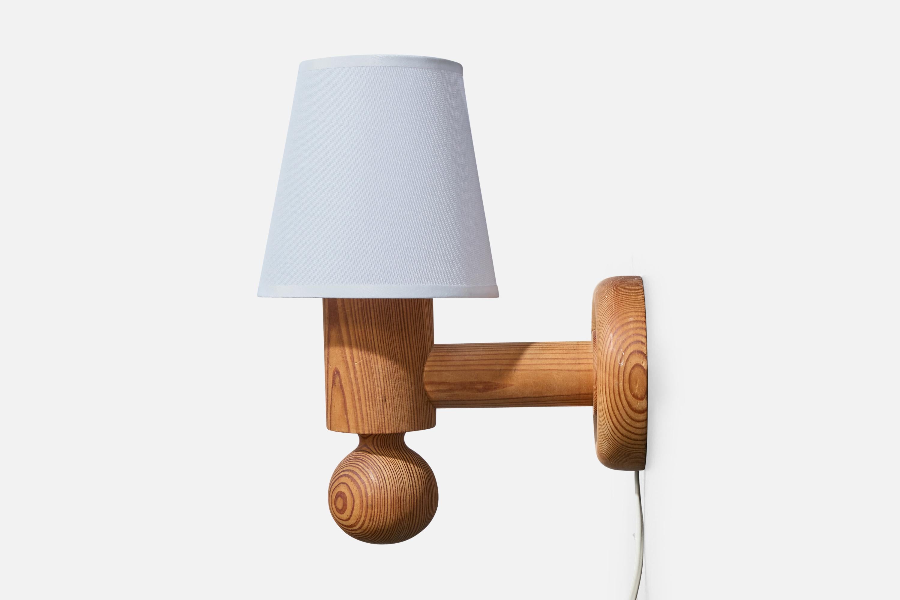 Fin du 20e siècle Uno Kristiansson, appliques murales, pin, tissu, Suède, années 1970 en vente