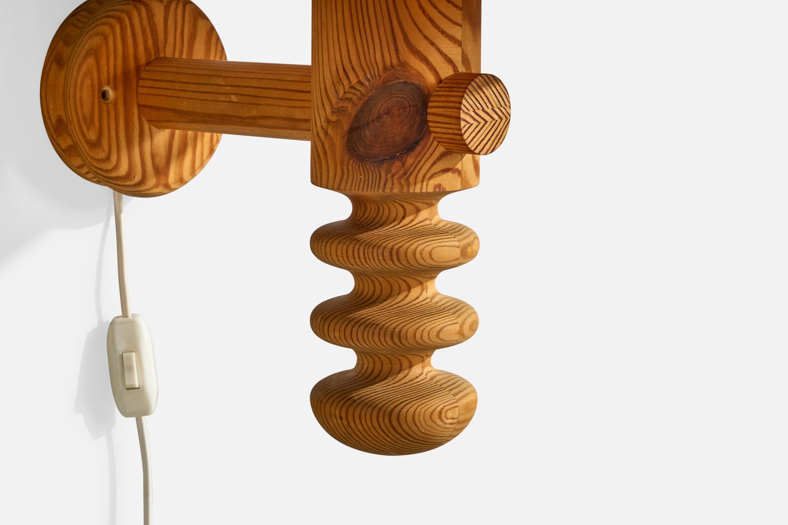 Uno Kristiansson, appliques murales, pin, tissu, Suède, années 1970 en vente 1