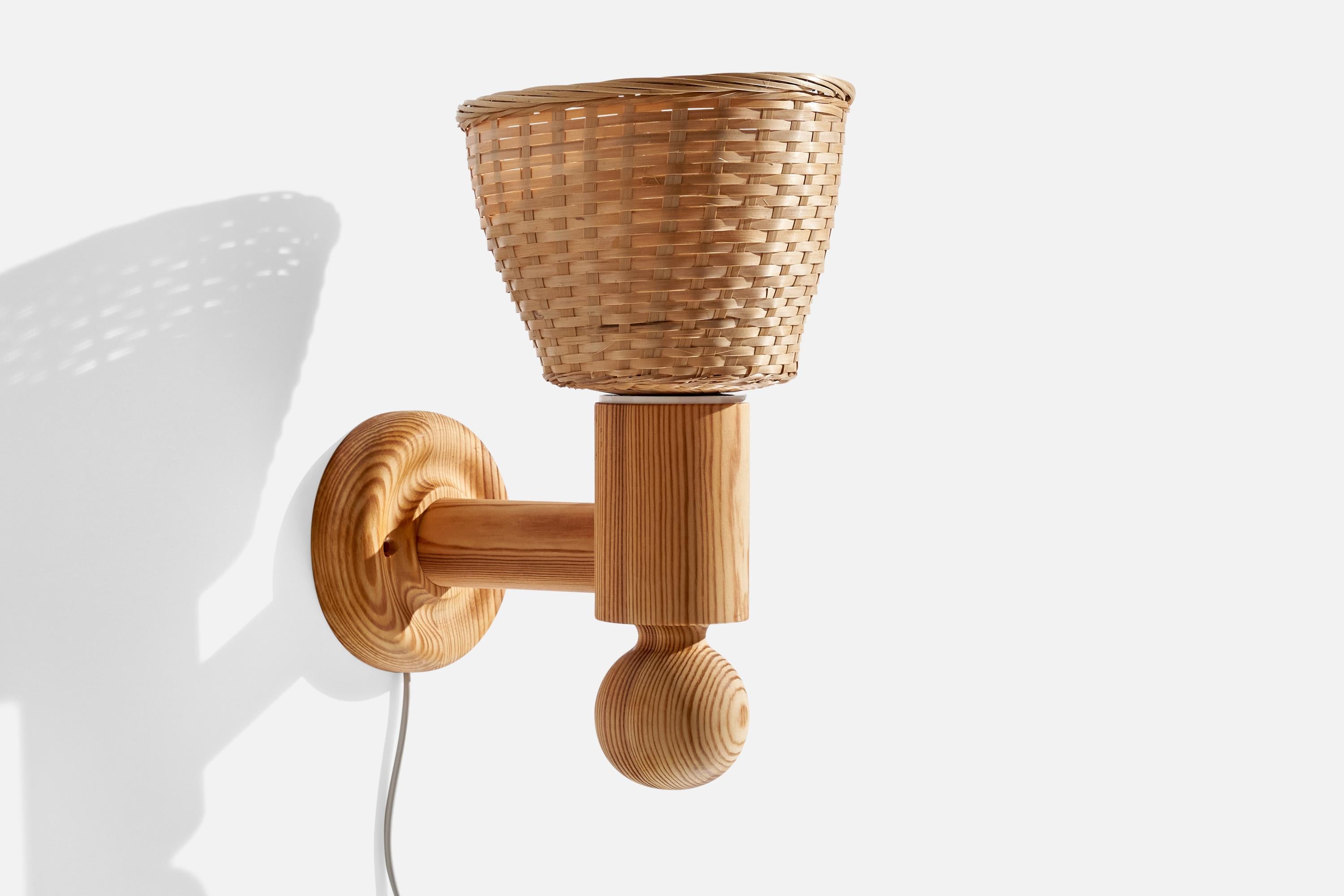 Suédois Uno Kristiansson, Wall Lights, pin, rotin, Suède, 1970 en vente