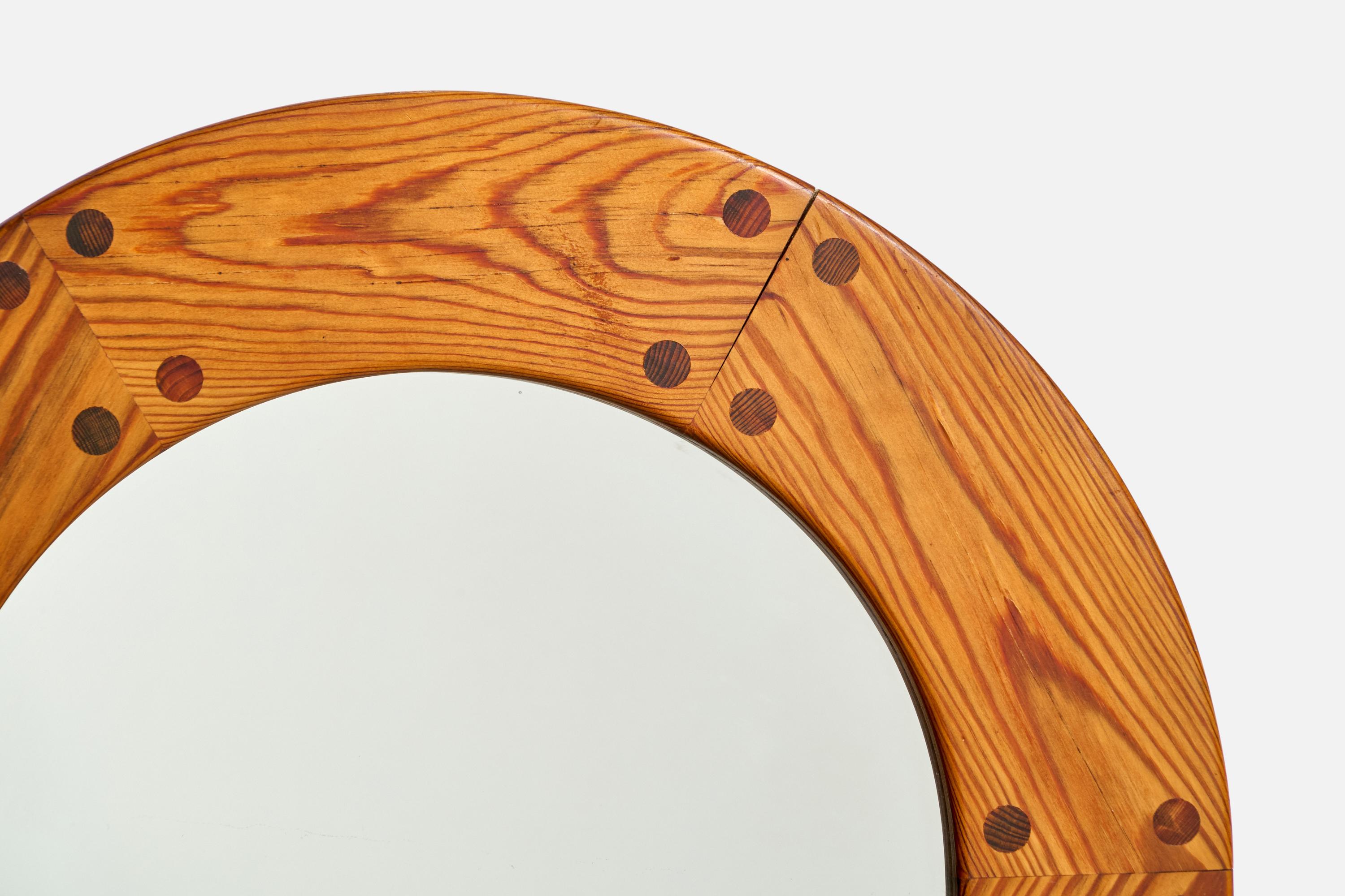 Suédois Uno Kristiansson, miroir mural en pin, Suède, années 1970 en vente