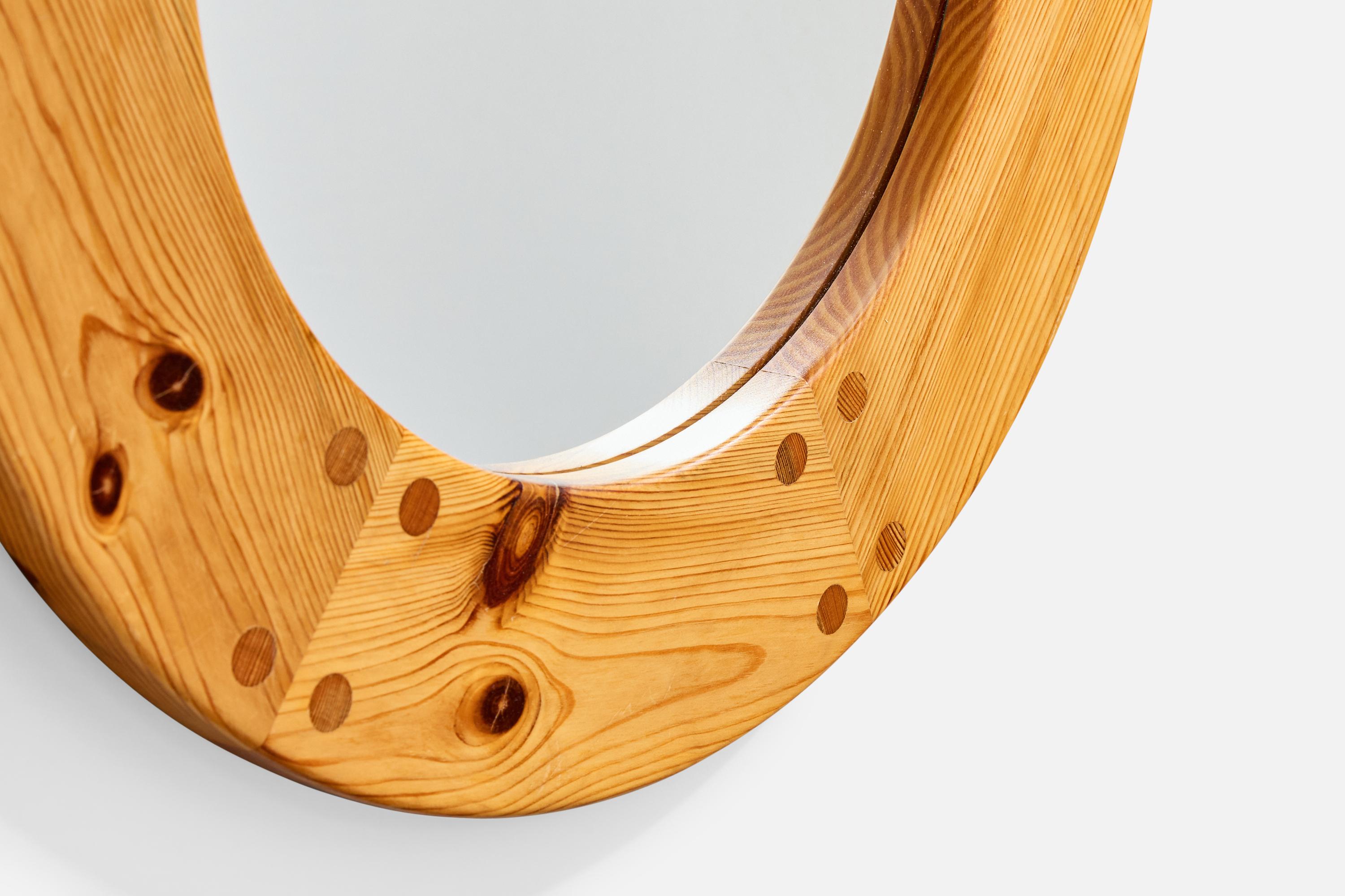 Bois Uno Kristiansson, miroir mural en pin, Suède, années 1970 en vente