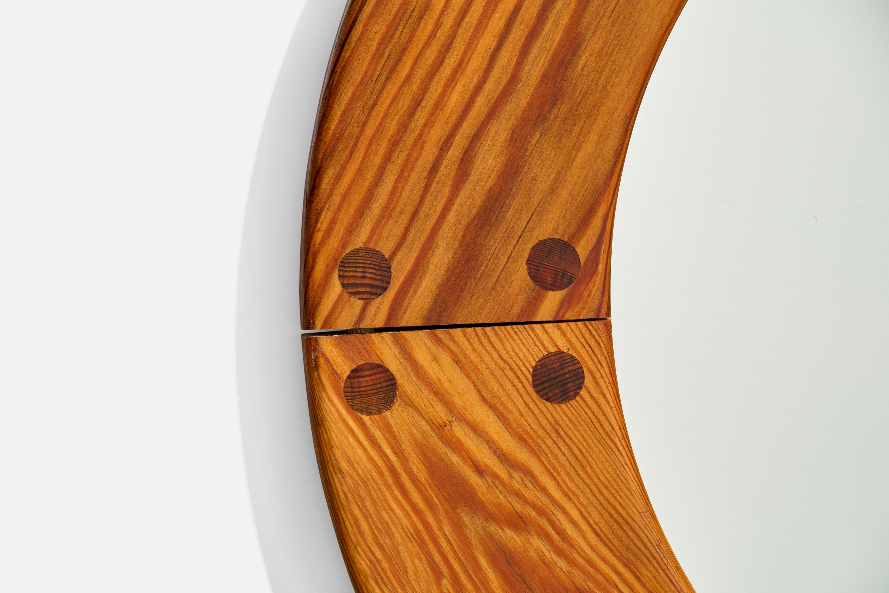 Uno Kristiansson, miroir mural en pin, Suède, années 1970 en vente 1