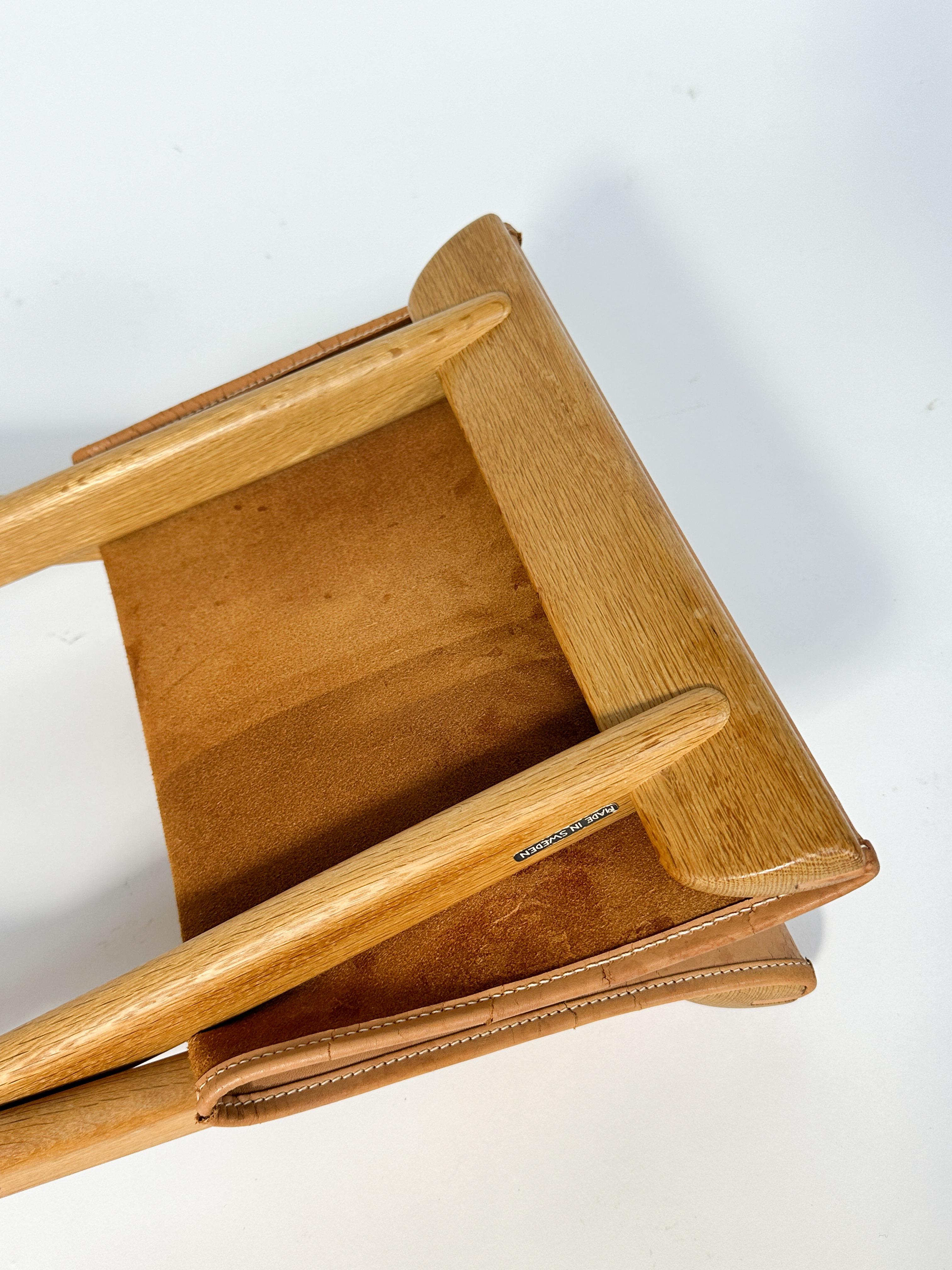 Uno & Östen Kristiansson Folding Stool Oak & Leather Luxus Vittsjö Sweden 1950s 4