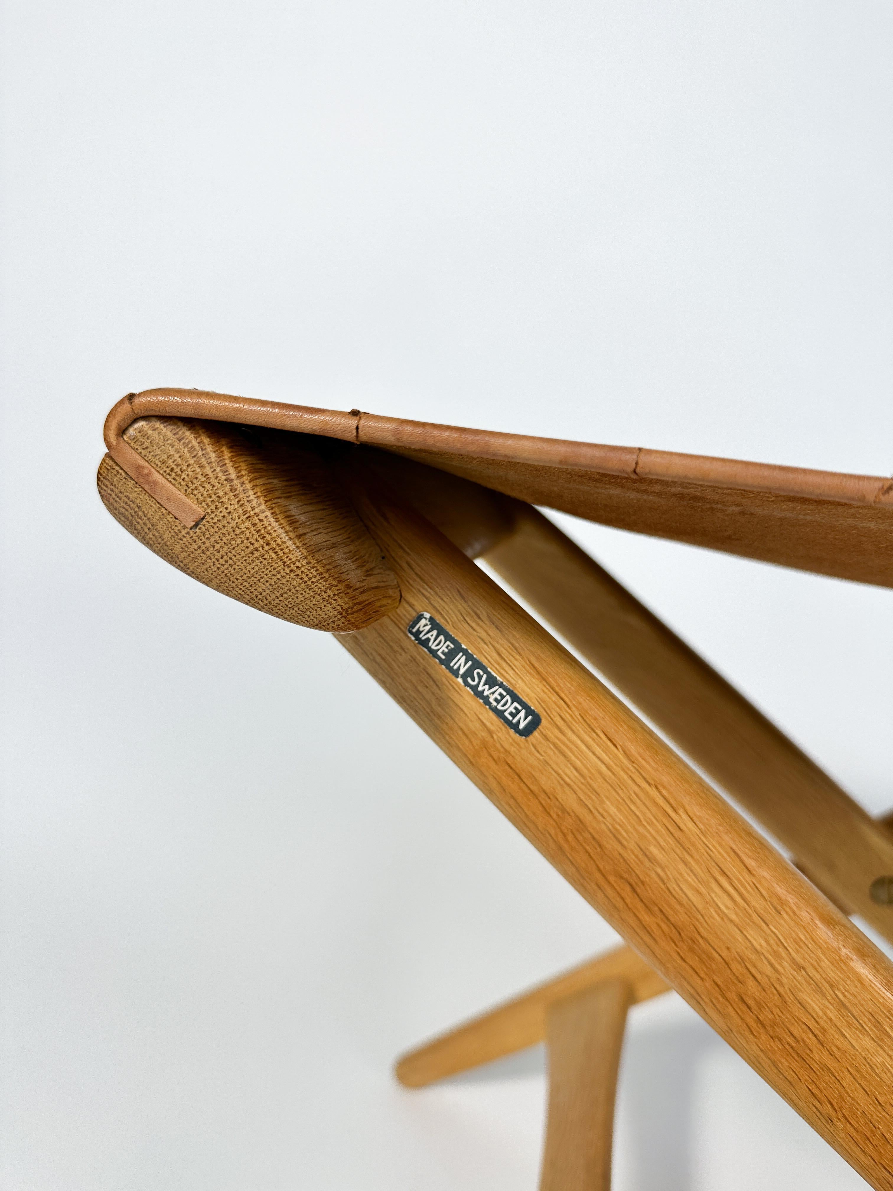Uno & Östen Kristiansson Folding Stool Oak & Leather Luxus Vittsjö Sweden 1950s 7