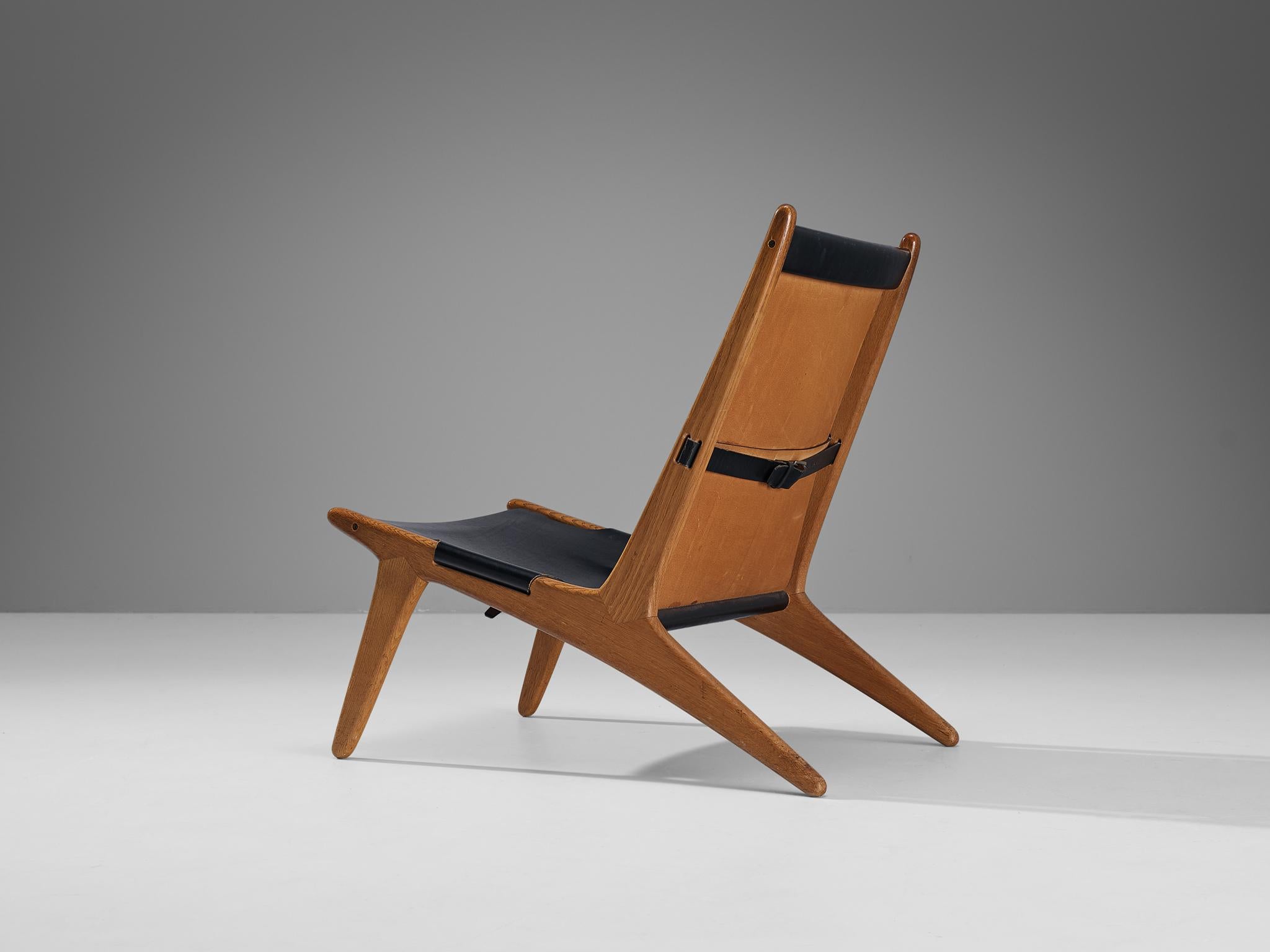 Uno & Östen Kristiansson pour Luxus, chaise de chasse, modèle '204', cuir, chêne, Suède, 1954

Chaise de chasse suédoise conçue par Uno & Östen Kristiansson dans les années cinquante. Ce design unique a une apparence très forte et attire facilement