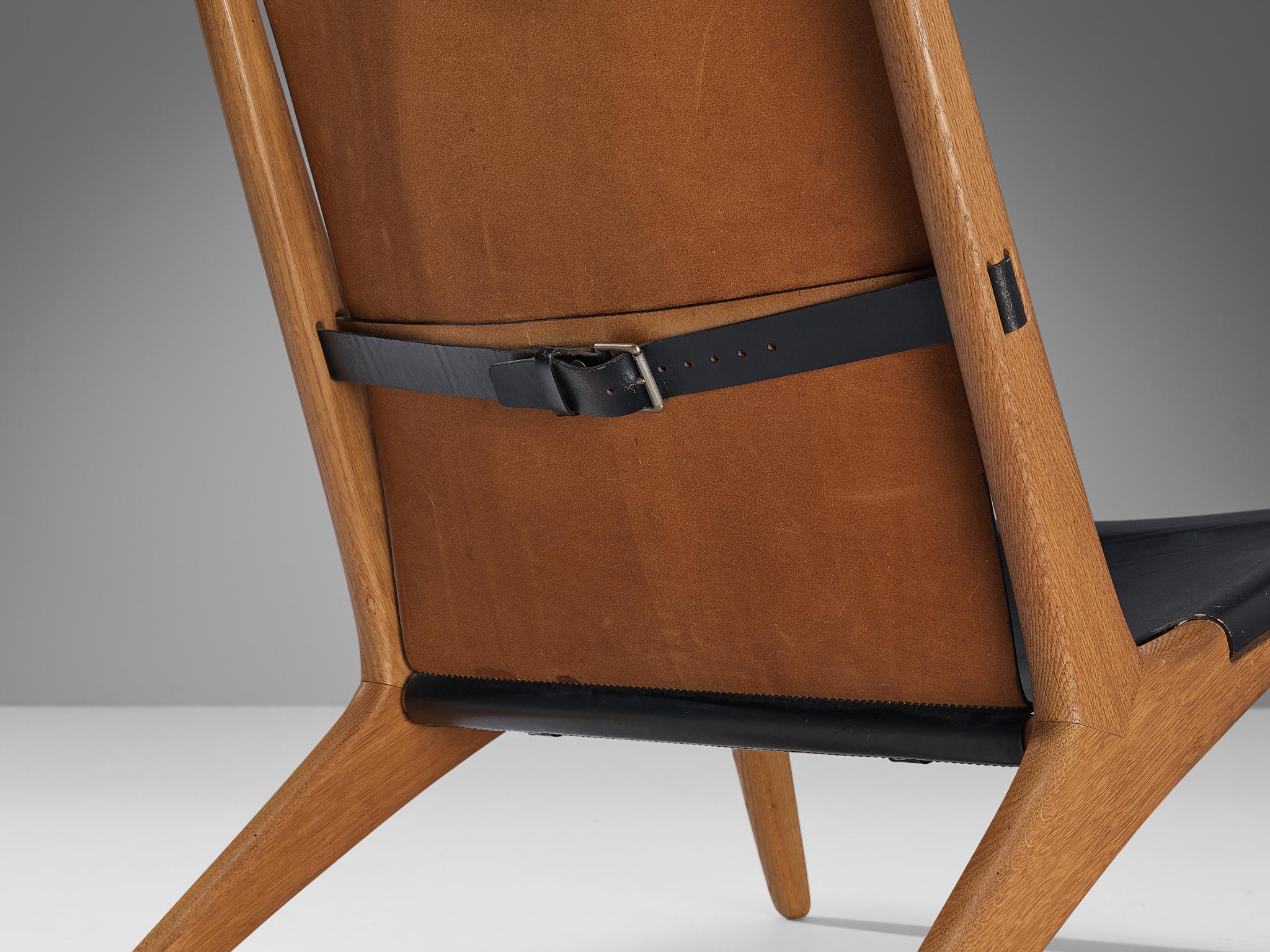Scandinave moderne Uno & Östen Kristiansson pour Luxus Chaise de chasse en cuir et chêne en vente