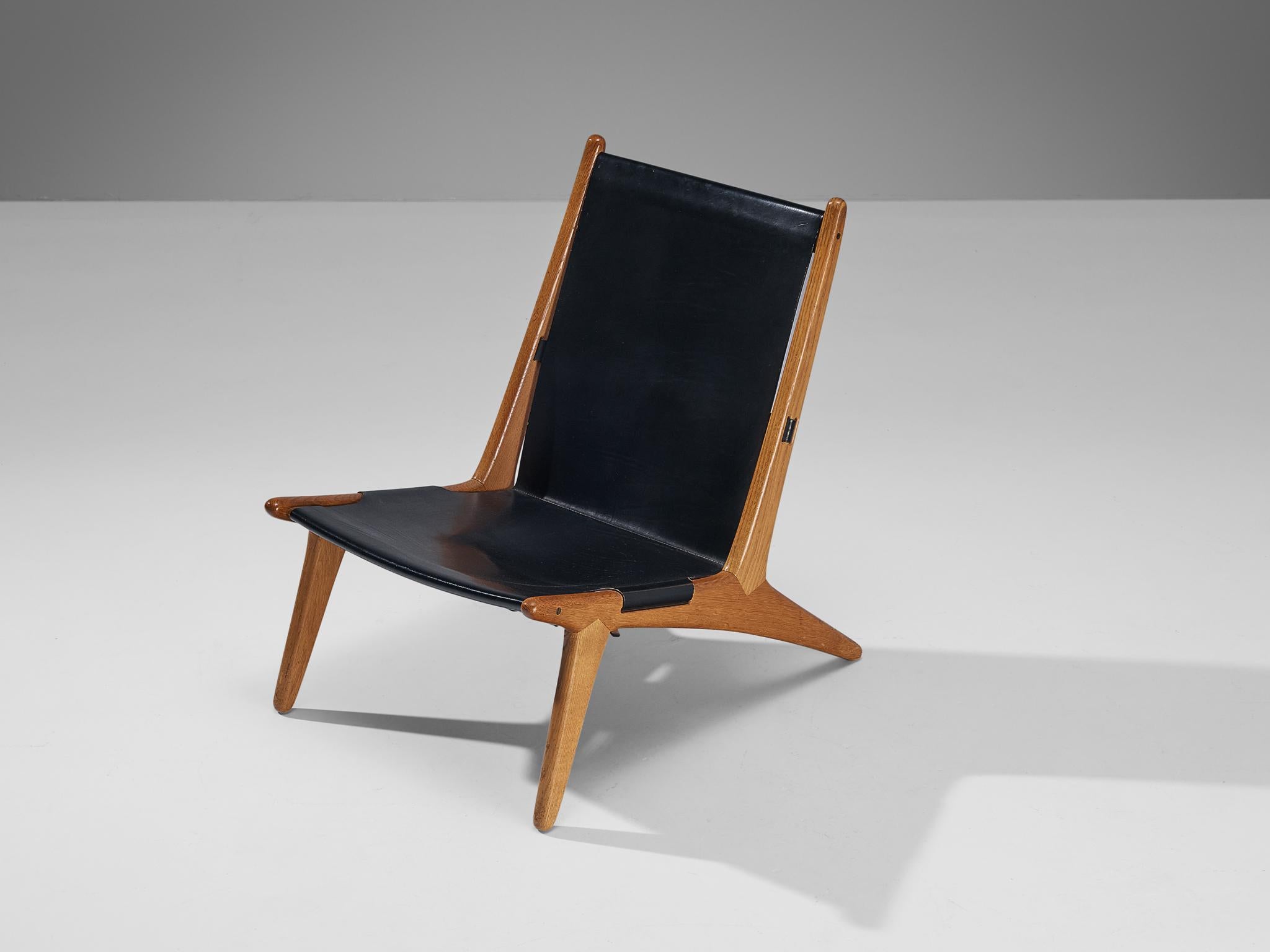 Uno & Östen Kristiansson pour Luxus Chaise de chasse en cuir et chêne en vente 1