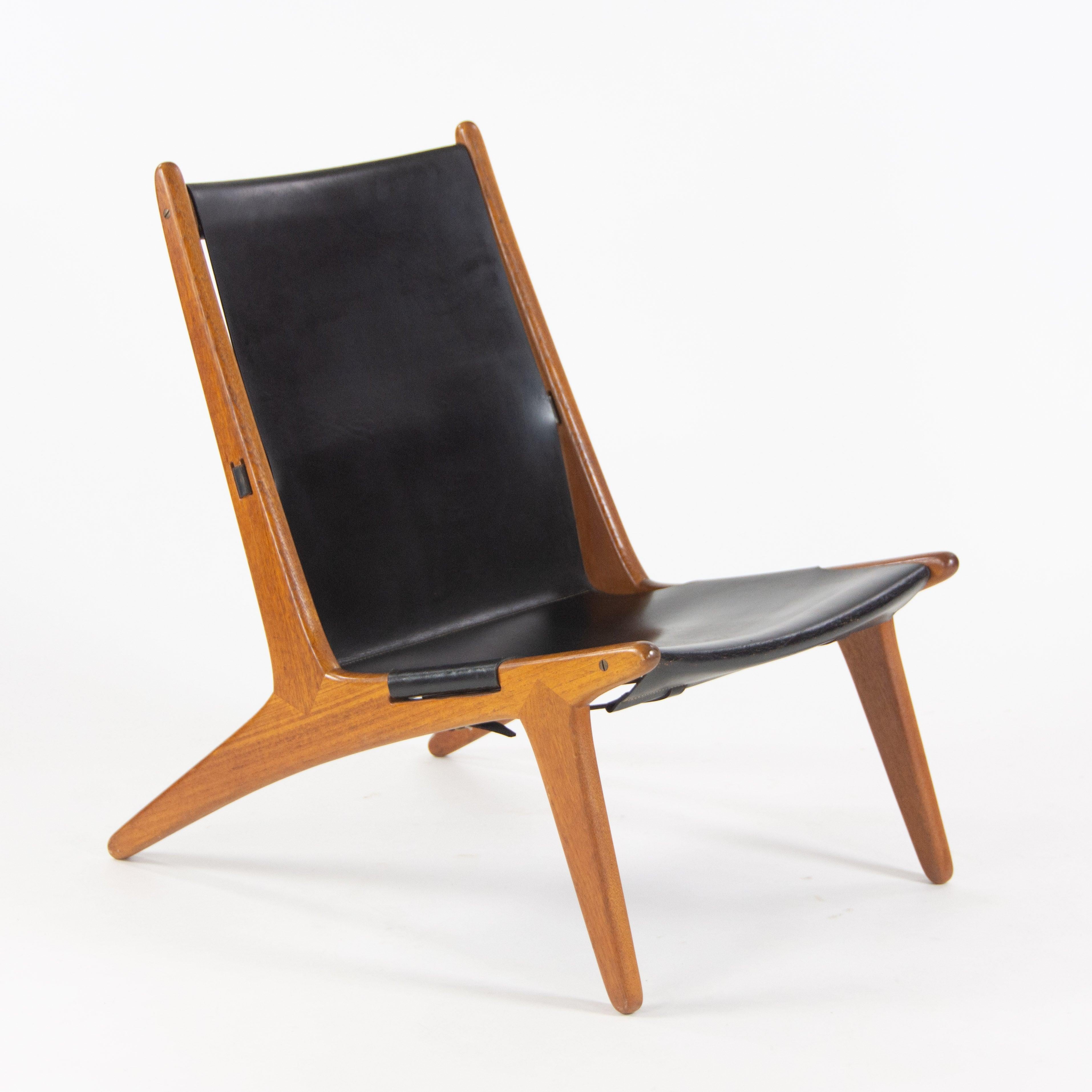 Zum Verkauf steht ein originaler, sehr seltener Jagdstuhl aus dem Jahr 1954, hergestellt von Luxus in Schweden. Der Stuhl wurde von Uno & Östen Kristiansson entworfen. Dieses Exemplar befindet sich in einem ausgezeichneten Originalzustand mit