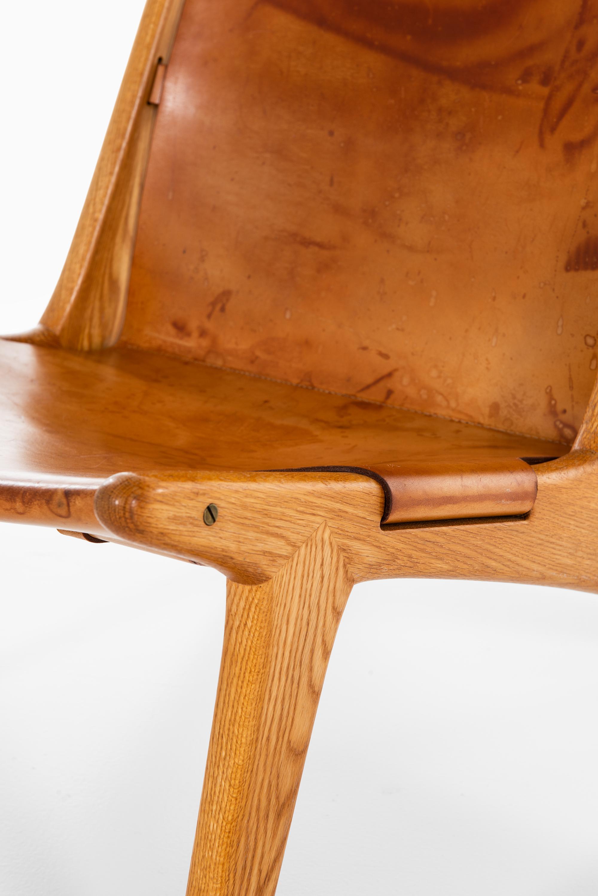 Uno & Östen Kristiansson Hunting Easy Chair Produced by Luxus in Sweden For Sale 1