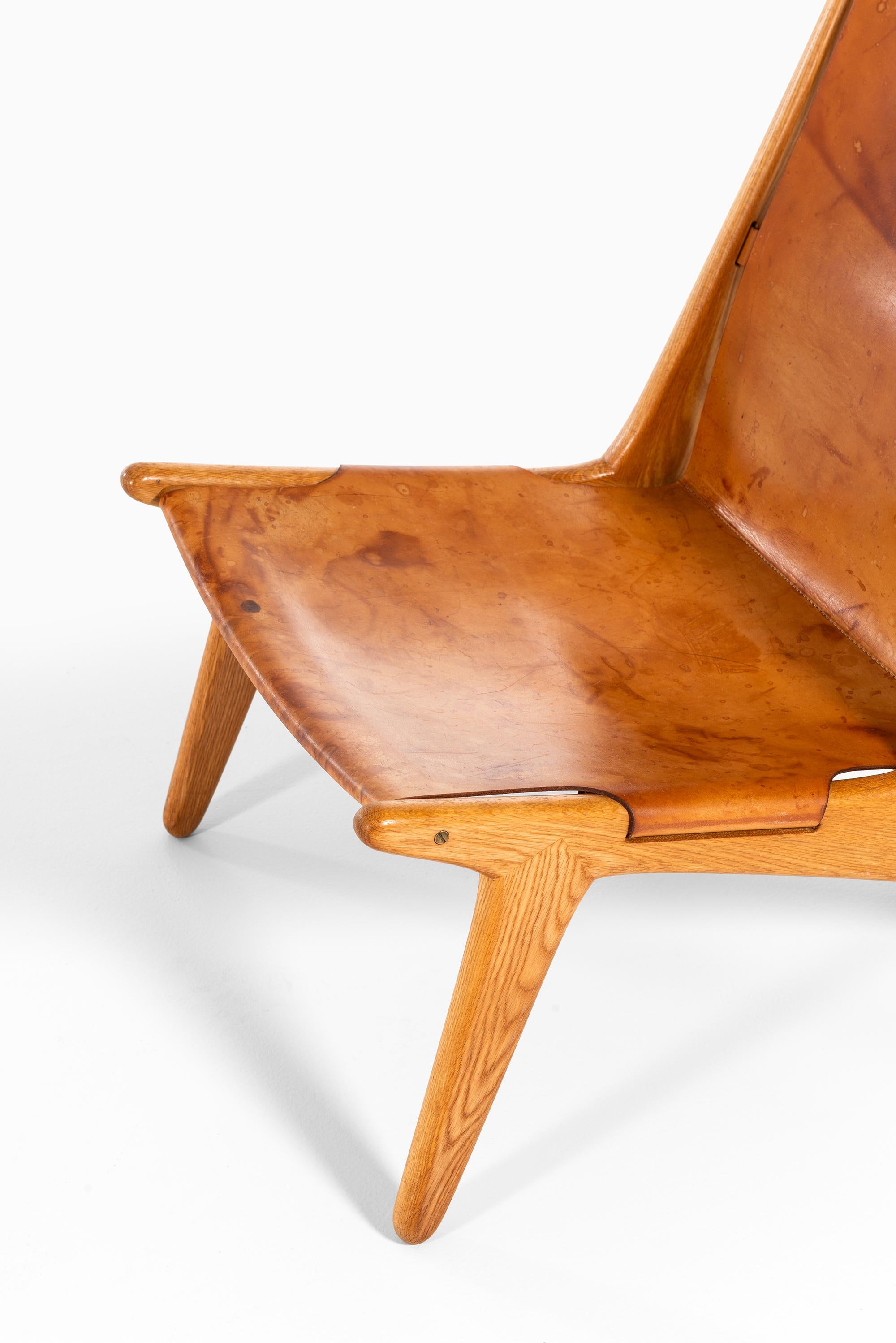 Uno & Östen Kristiansson Hunting Easy Chair Hergestellt von Luxus in Schweden (Skandinavische Moderne) im Angebot