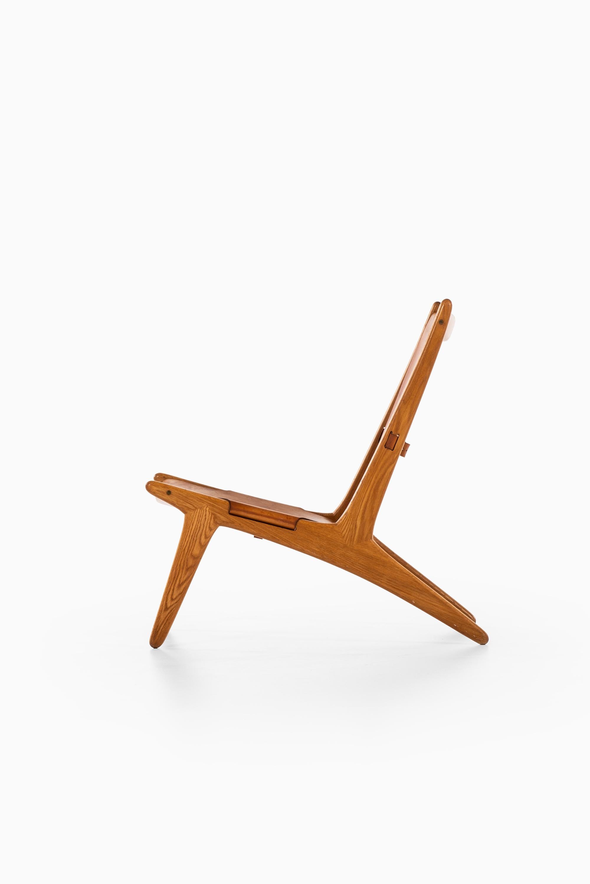 Scandinavian Modern Uno & Östen Kristiansson Hunting Easy Chair Produced by Luxus in Sweden For Sale