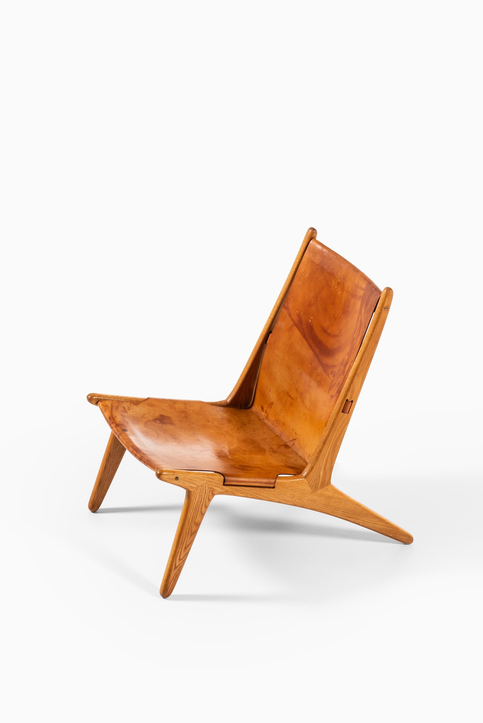 Uno & Östen Kristiansson Hunting Easy Chair Hergestellt von Luxus in Schweden (Mitte des 20. Jahrhunderts) im Angebot