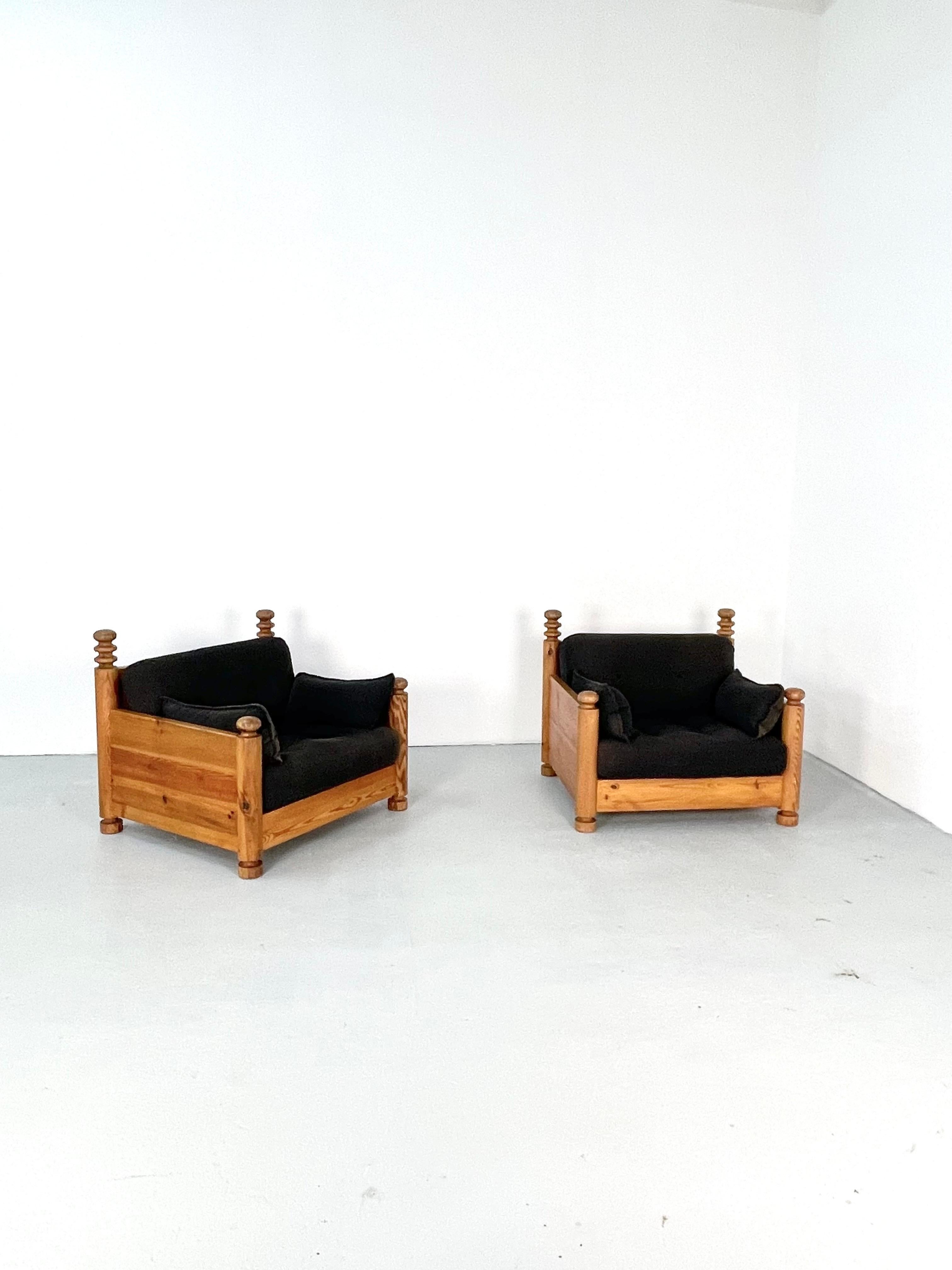 A pair of large, great and rare easy chairs by Swedish designers Uno & Östen Kristiansson. Executed by Luxus in Sweden 1970. Solid pine and original upholstery. Extremely comfortable. 2 pictured, 4 are available.
Excellent vintage condition with