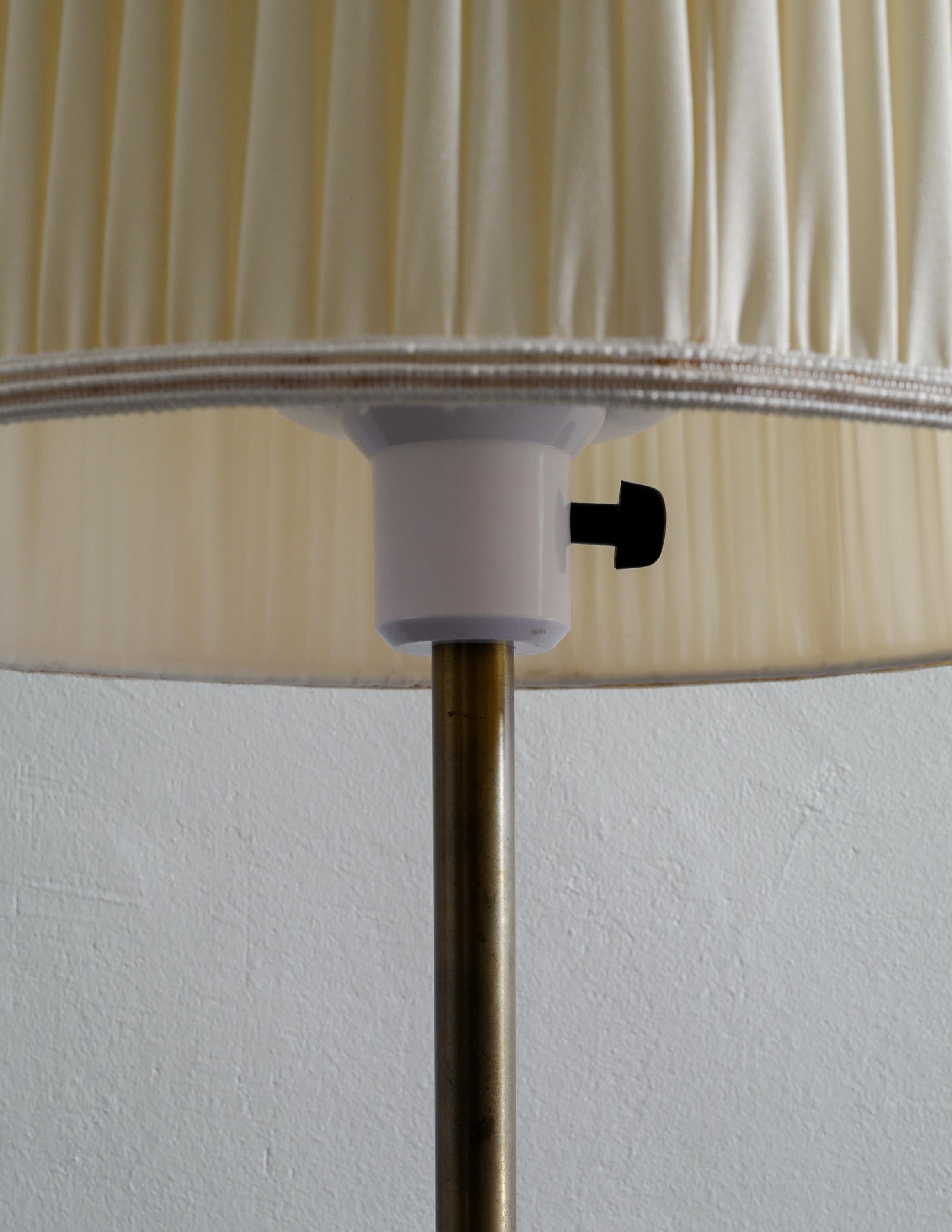 Scandinavian Modern Uno & Östen Kristiansson Mid Century Brass Desk Table Lamp for Luxus Sweden 1960 For Sale