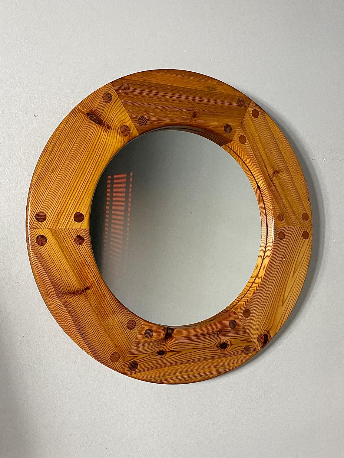 Beautiful round vintage mirror with solid pine wood frame by Uno & Östen Kristiansson for Luxus Vittsjö Möbelfabrik from the 1950s, Sweden. Massive frame around with decorative integrated wooden nails. The mirror is in very good condition.
We love