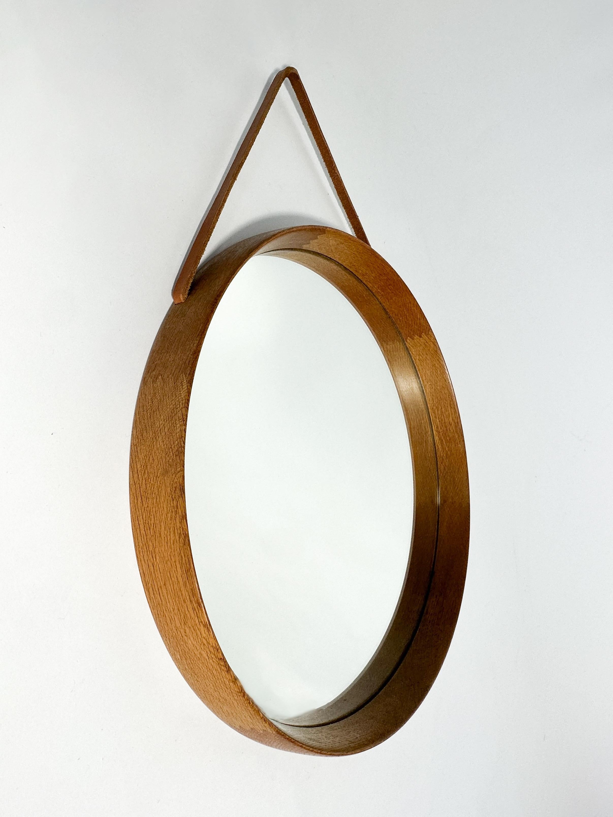 Mid-Century Modern Uno & Östen Kristiansson Mirror Oak Leather Strap Luxus Vittsjö Sweden 1950s en vente