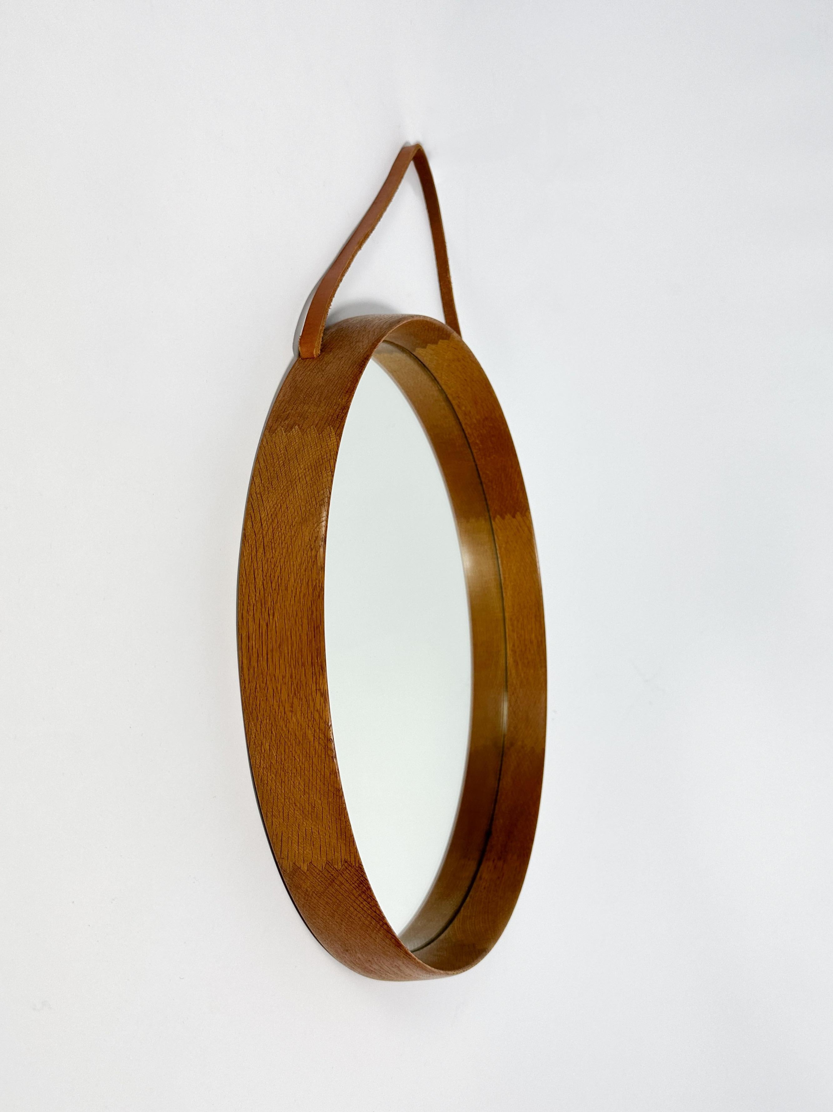 Suédois Uno & Östen Kristiansson Mirror Oak Leather Strap Luxus Vittsjö Sweden 1950s en vente