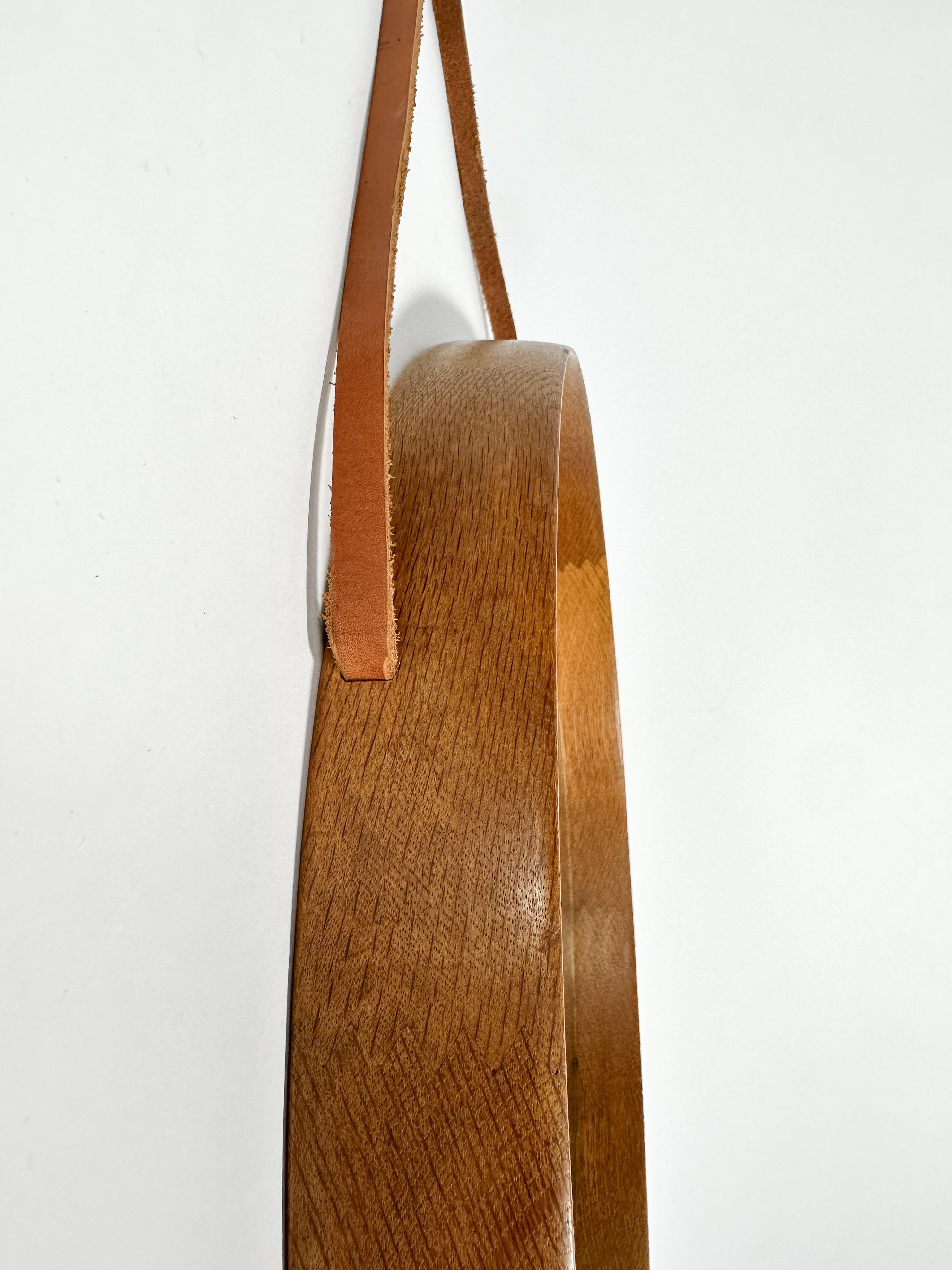 Uno & Östen Kristiansson Mirror Oak Leather Strap Luxus Vittsjö Sweden 1950s Bon état - En vente à Basel, BS