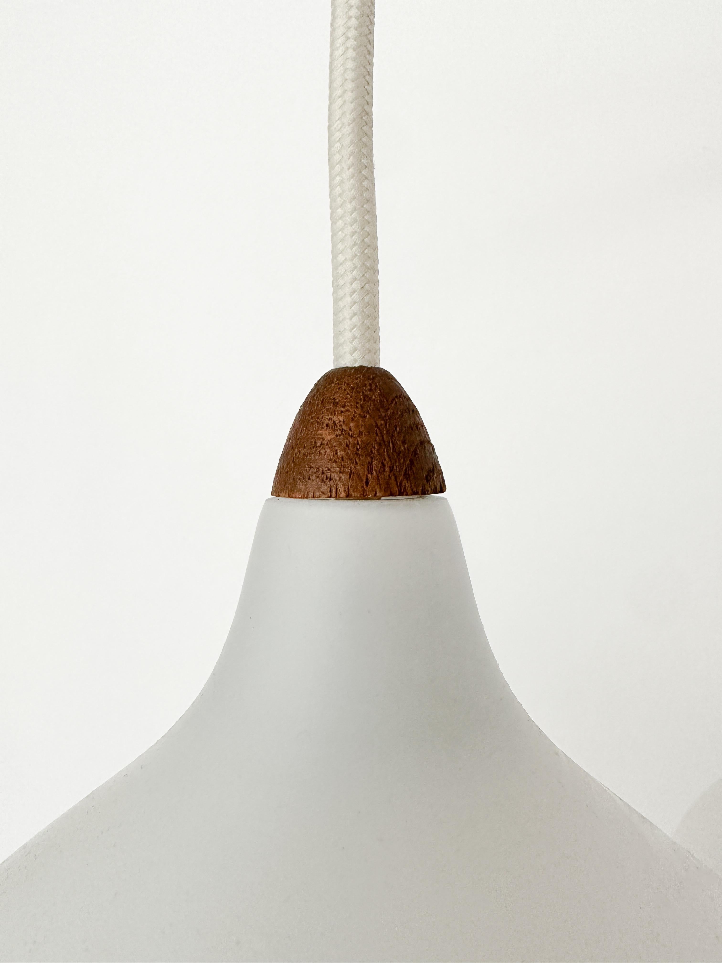 Uno & Östen Kristiansson Pendant Lamp Glass & Oak Luxus Vittsjö Sweden 1950s In Good Condition For Sale In Basel, BS