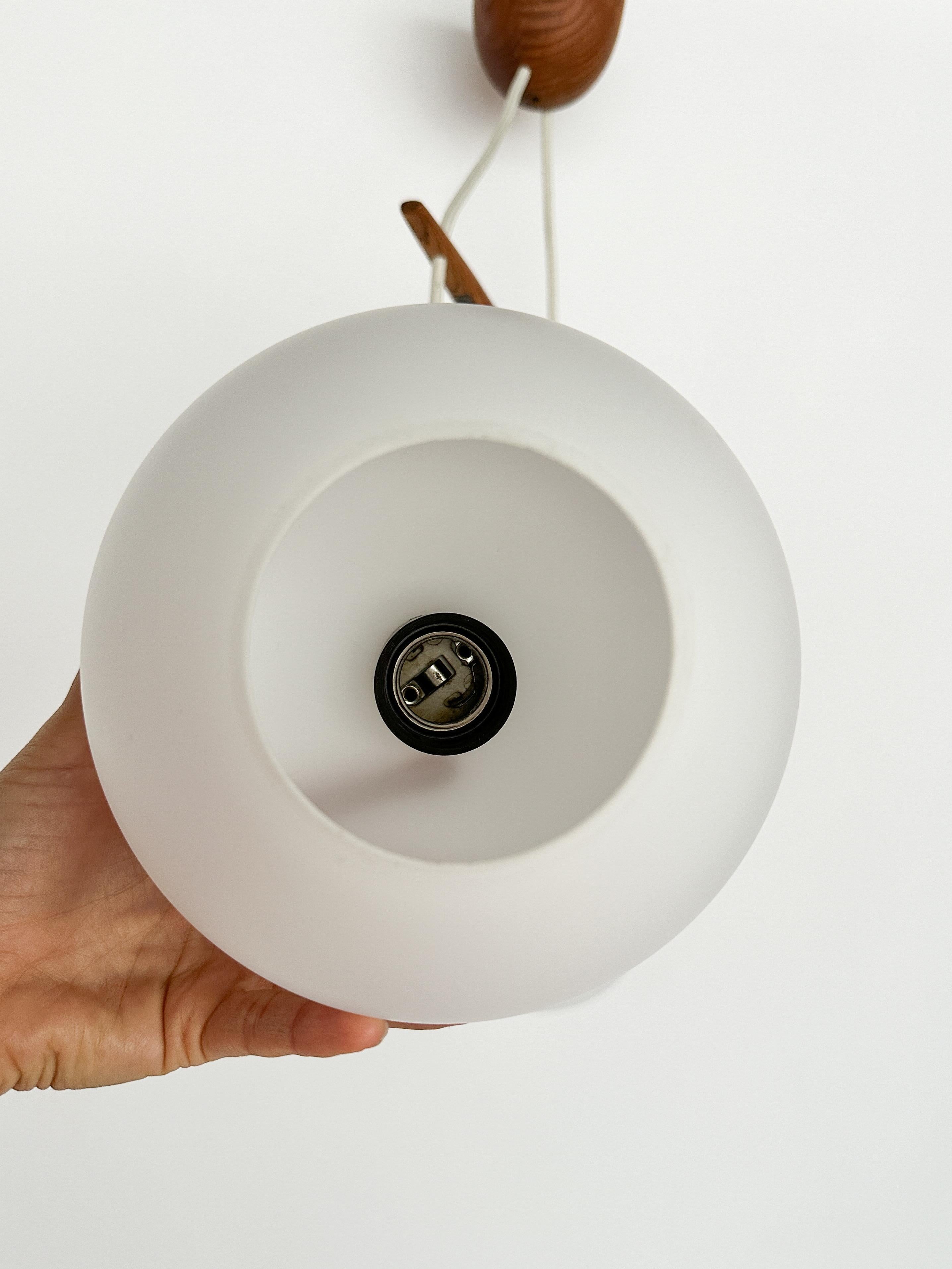 Mid-20th Century Uno & Östen Kristiansson Pendant Lamp Glass & Oak Luxus Vittsjö Sweden 1950s For Sale