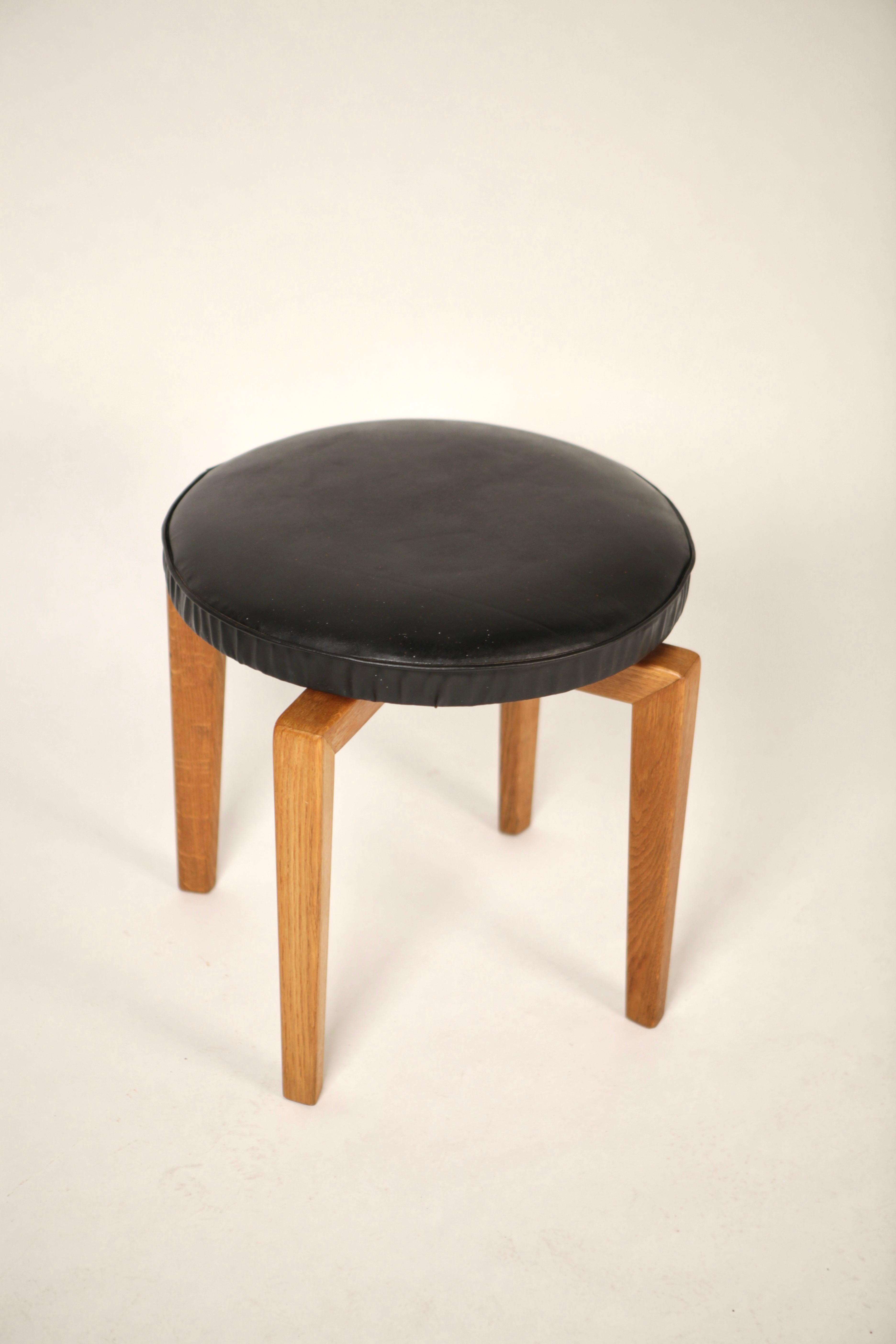 Mid-20th Century Uno & Östen Kristiansson, Rare Stool in Oak and Leather for Luxus, Sweden 1960s For Sale