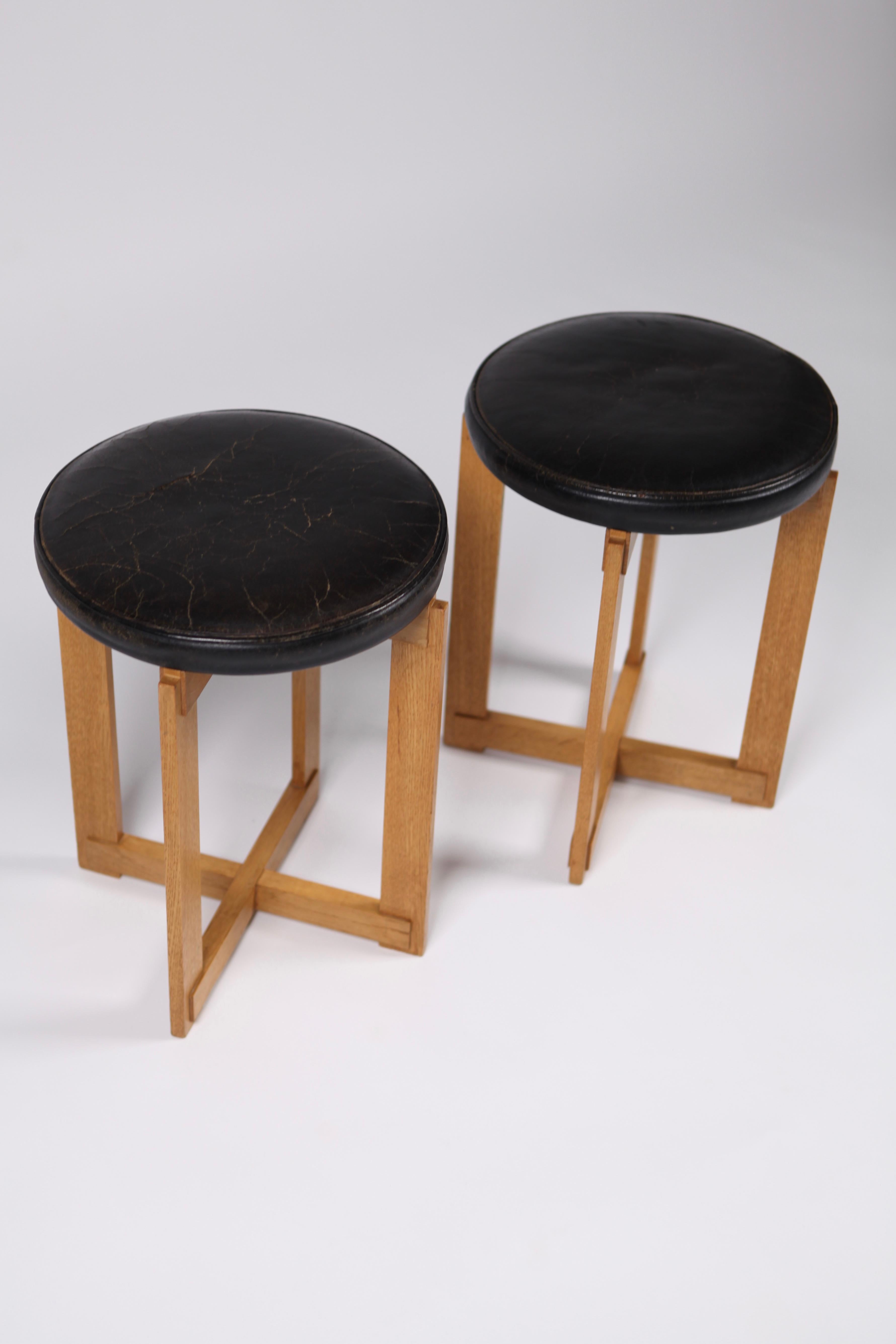 Swedish Uno & Östen Kristiansson, Rare Stools in Oak and Leather for Luxus, Sweden 1960s