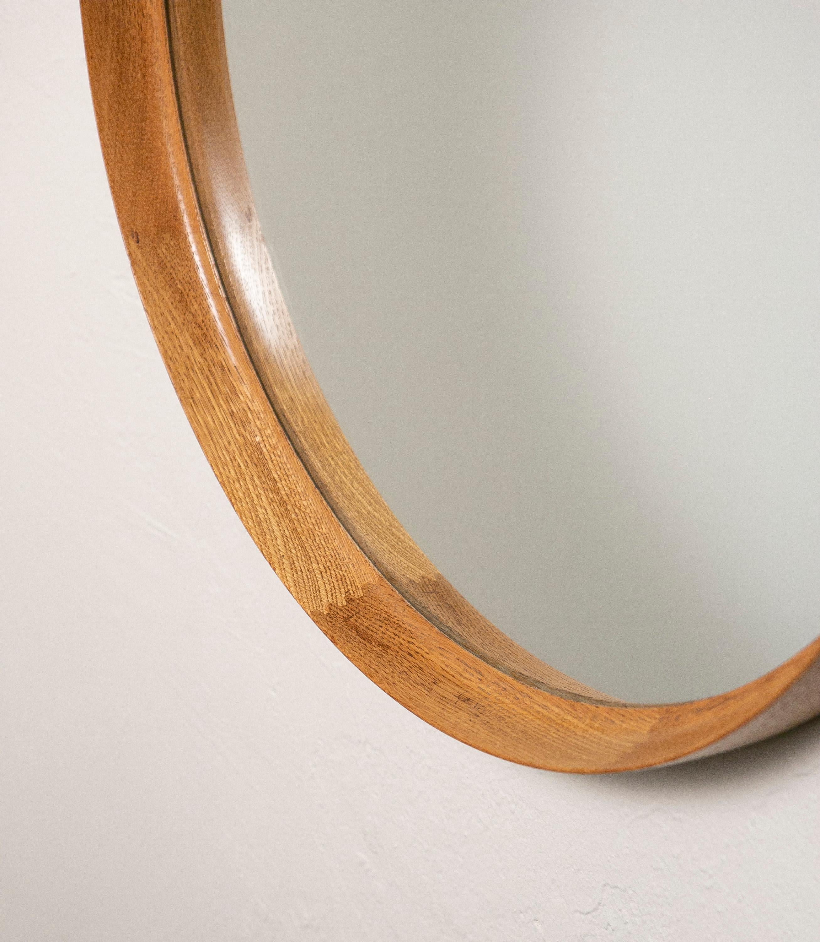 Uno & Östen Kristiansson, Round Oak mirror by Luxus, Vittsjö. Sweden, 1960s

This stunning vintage round European oak mirror is exquisitely framed in solid oak grain. Made in Sweden in the 1960s this is fantastic piece for an entrance way or dining