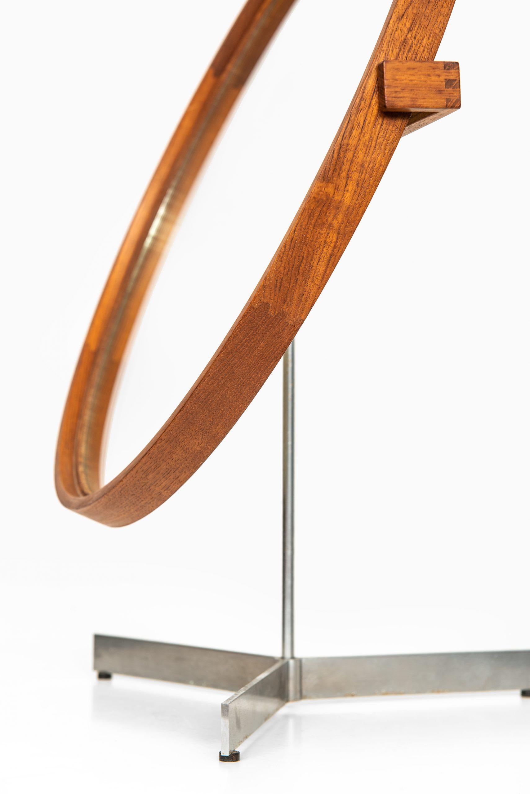 Seltener Tischspiegel, entworfen von Uno & Östen Kristiansson. Produziert von Luxus in Vittsjö, Schweden.