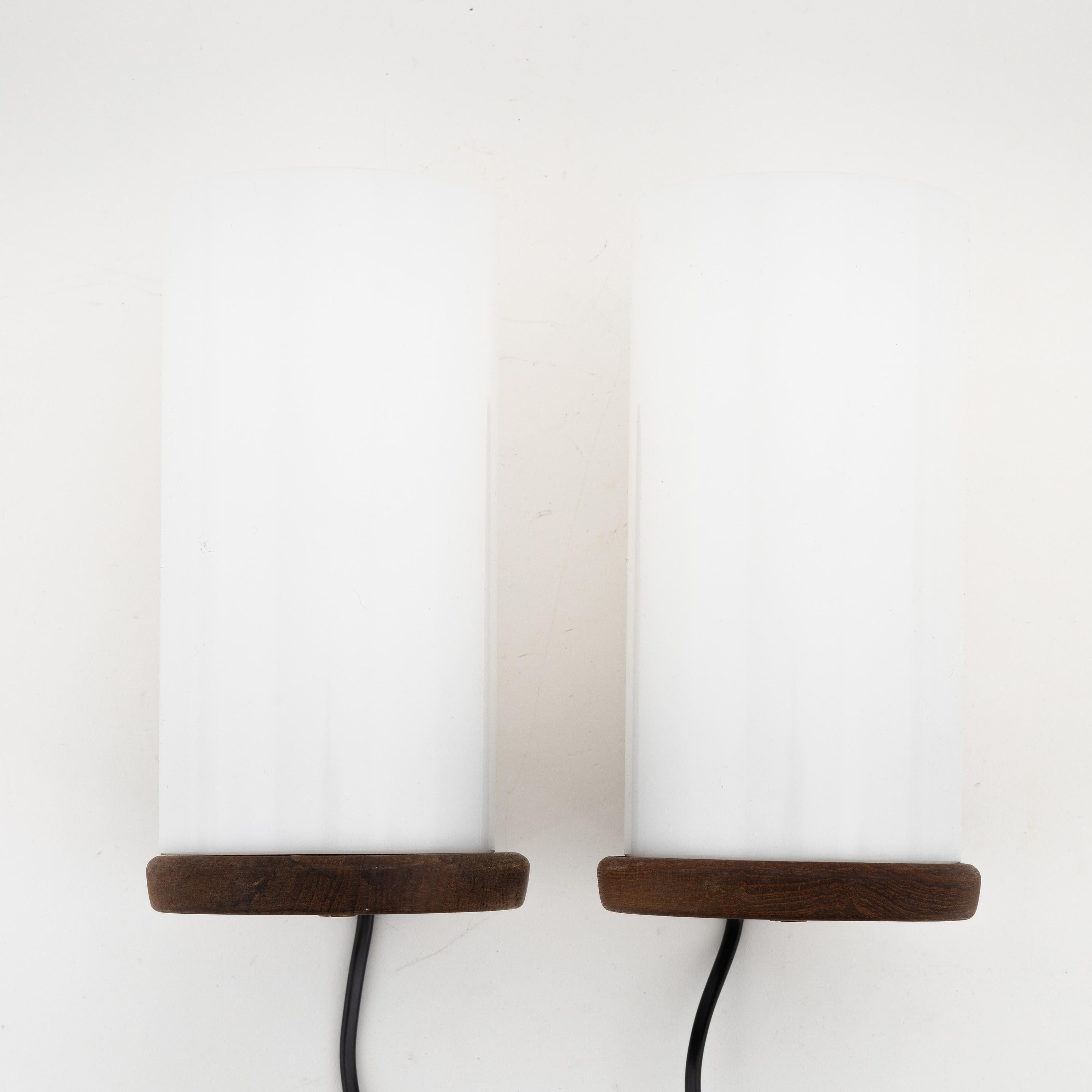 Uno & Osten Kristiansson a pair of teak and acrylic sconces wall lights
Luxus. Vittsio. Sweden 1960
Good condition, Electrical function not tested
The designer brothers Uno & Östen Kristiansson are known for their lighting and mirrors and were